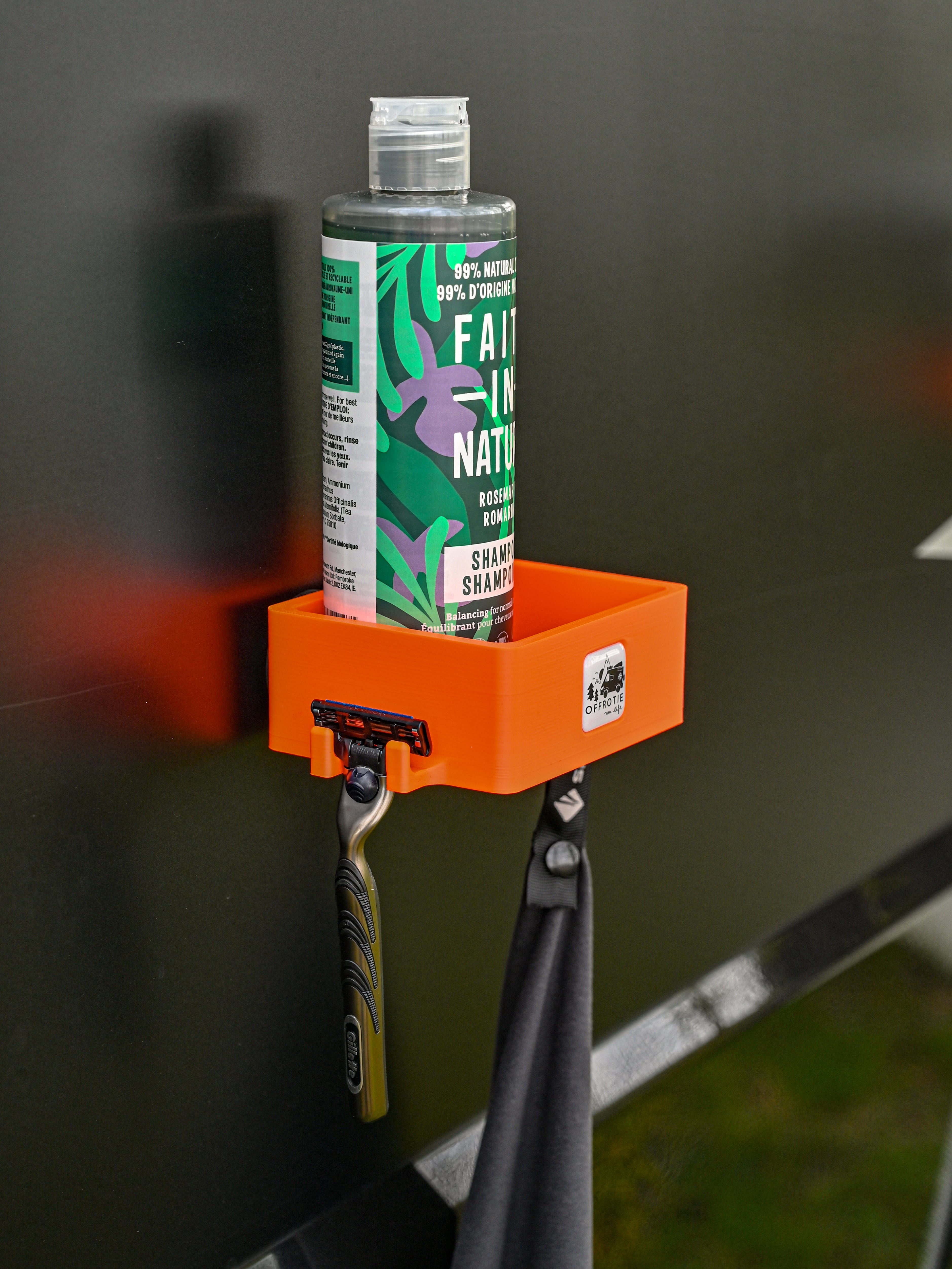 The Basket – Panier de douche magnétique – Offrotie imprimé en 3D – Portable pour Vanlife