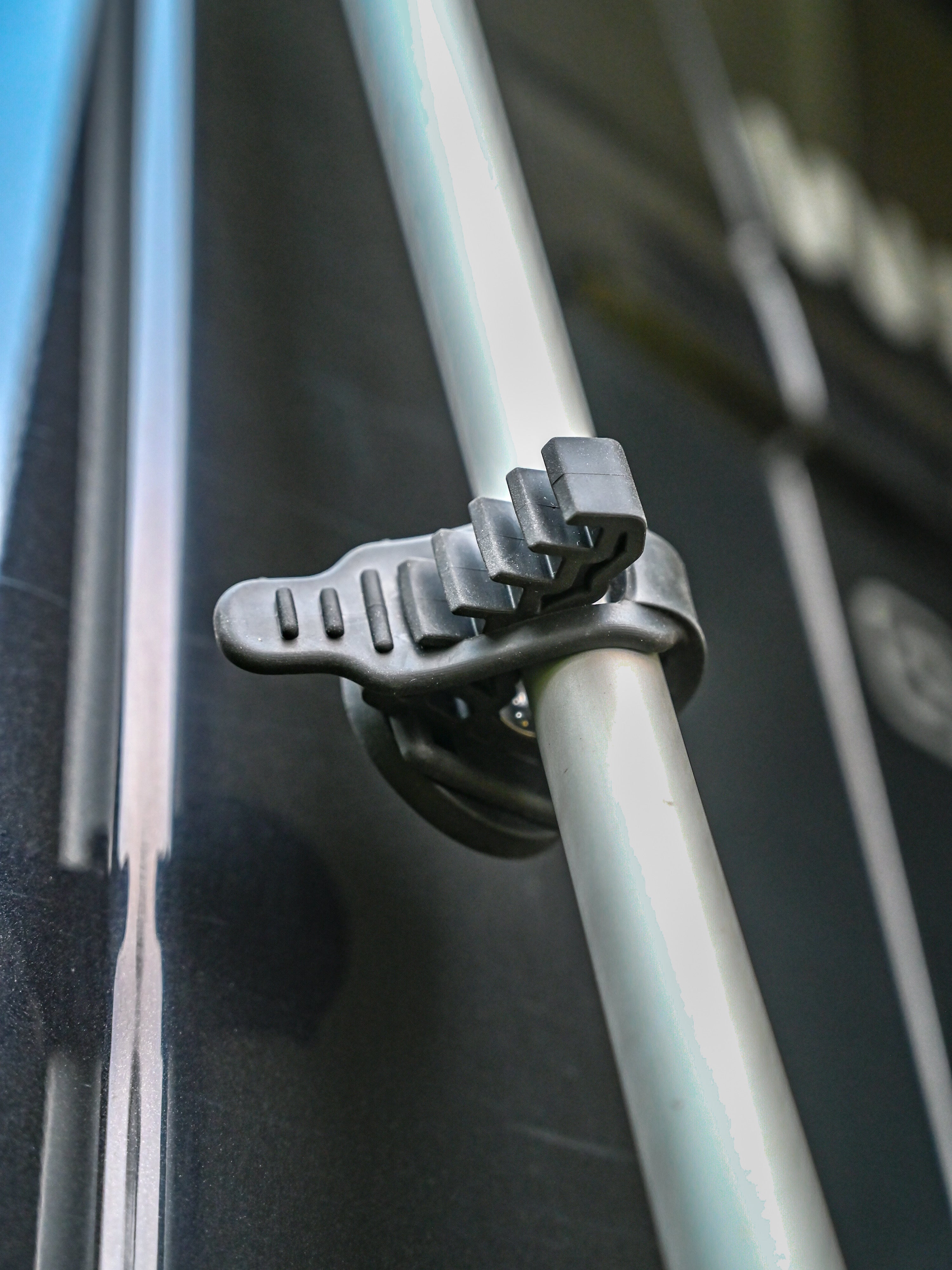 The Rubber Clamp Magnetic – Offrotie Magnet FITRUB Mounting Bracket – Vanlife and Overlander Organizer