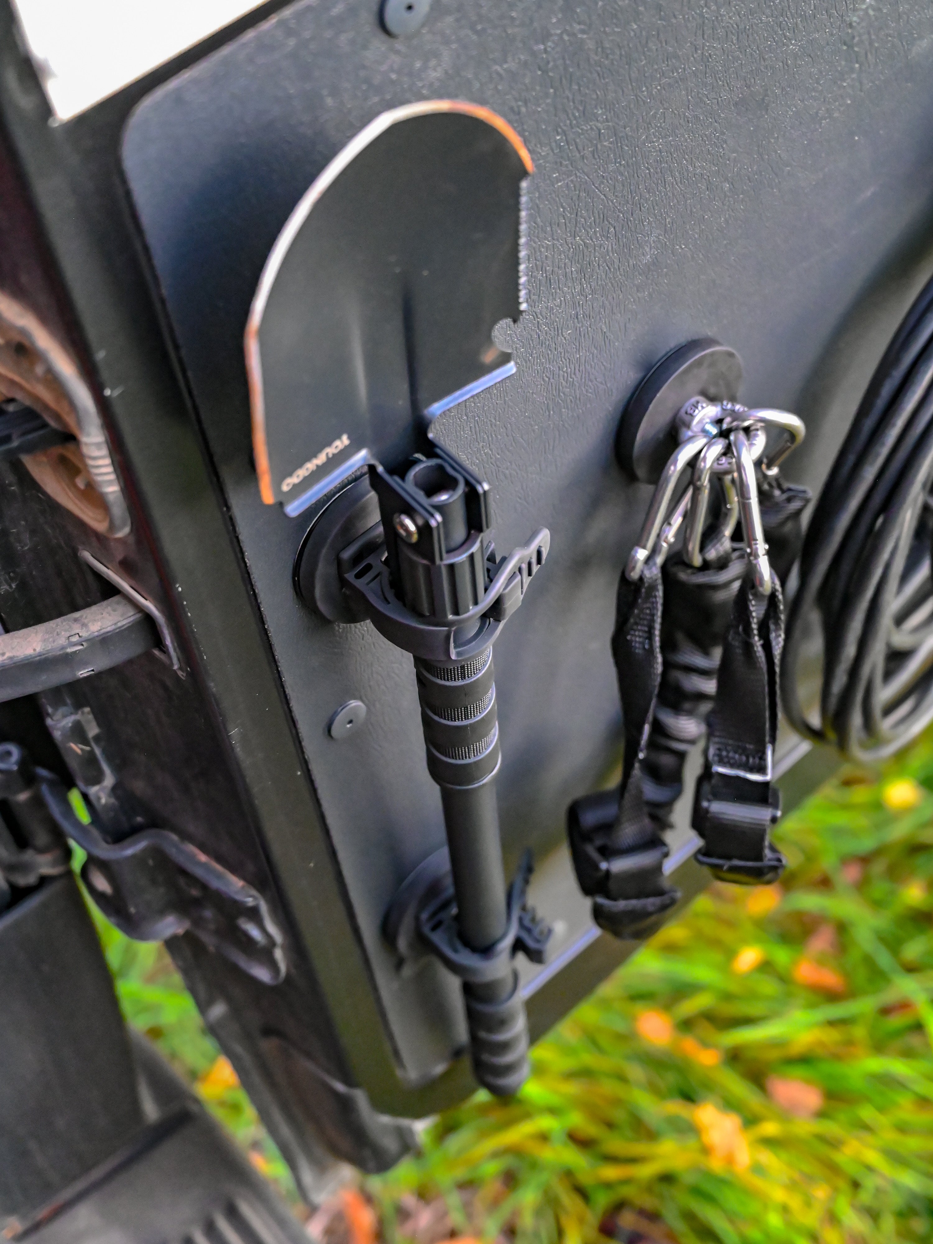 The Rubber Clamp Magnetic – Offrotie Magnet FITRUB Mounting Bracket – Vanlife and Overlander Organizer