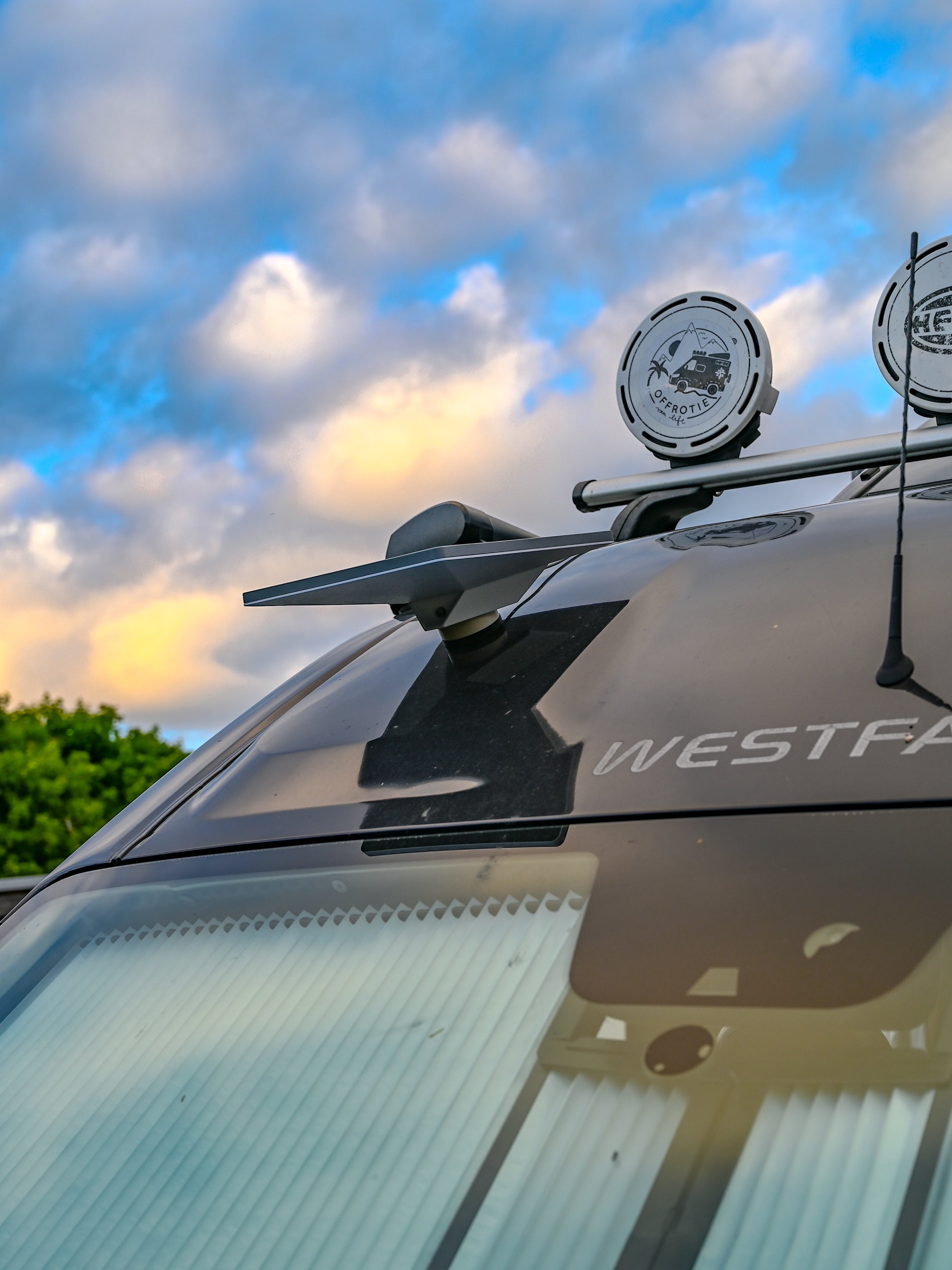 Der Starlink Mini Magnethalter – Offrotie 3D gedruckt – Tragbar für Vanlife