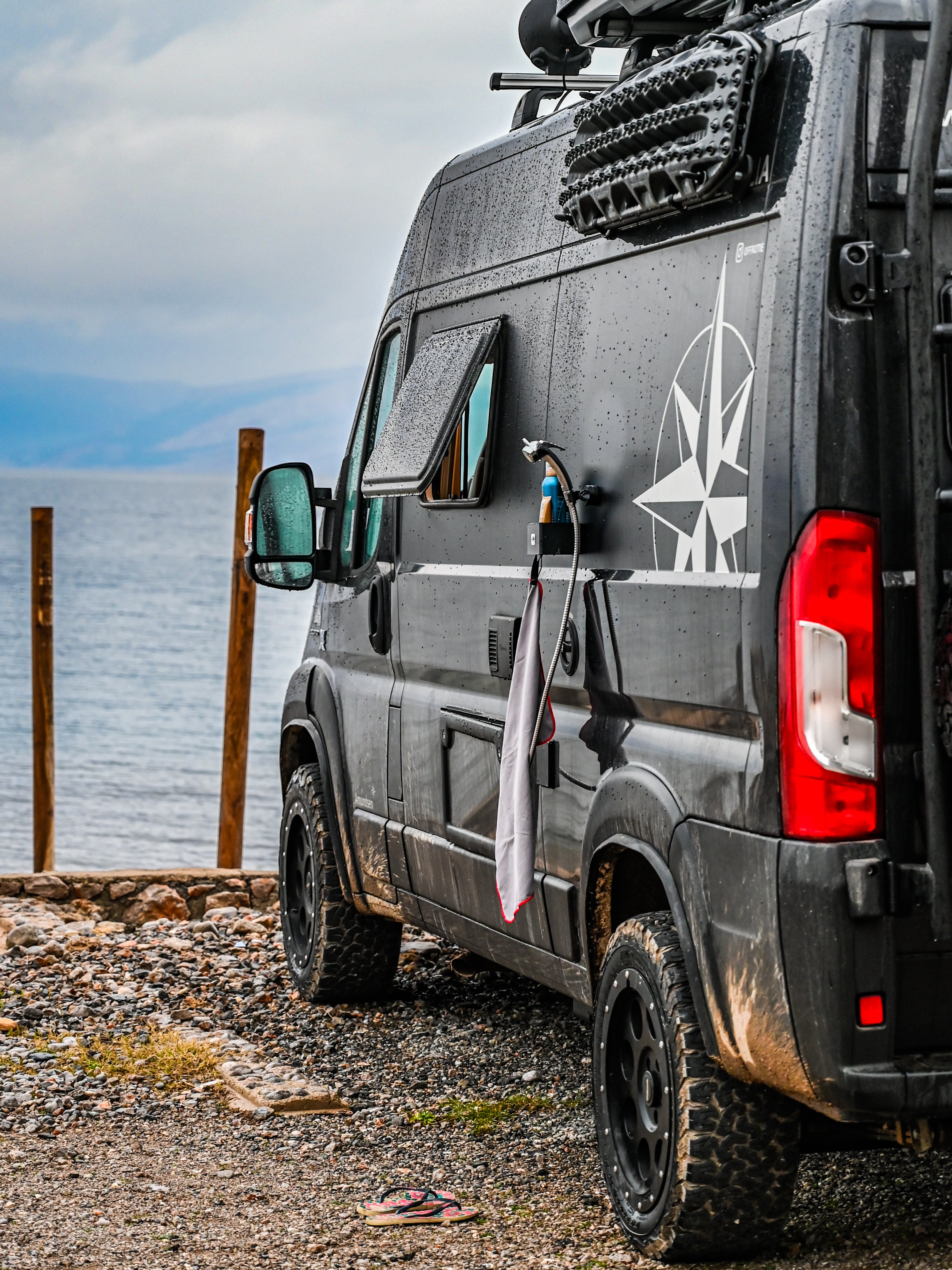 Kit supporto e cestino per doccia magnetico stampato in 3D Offrotie - Portatile per Vanlife