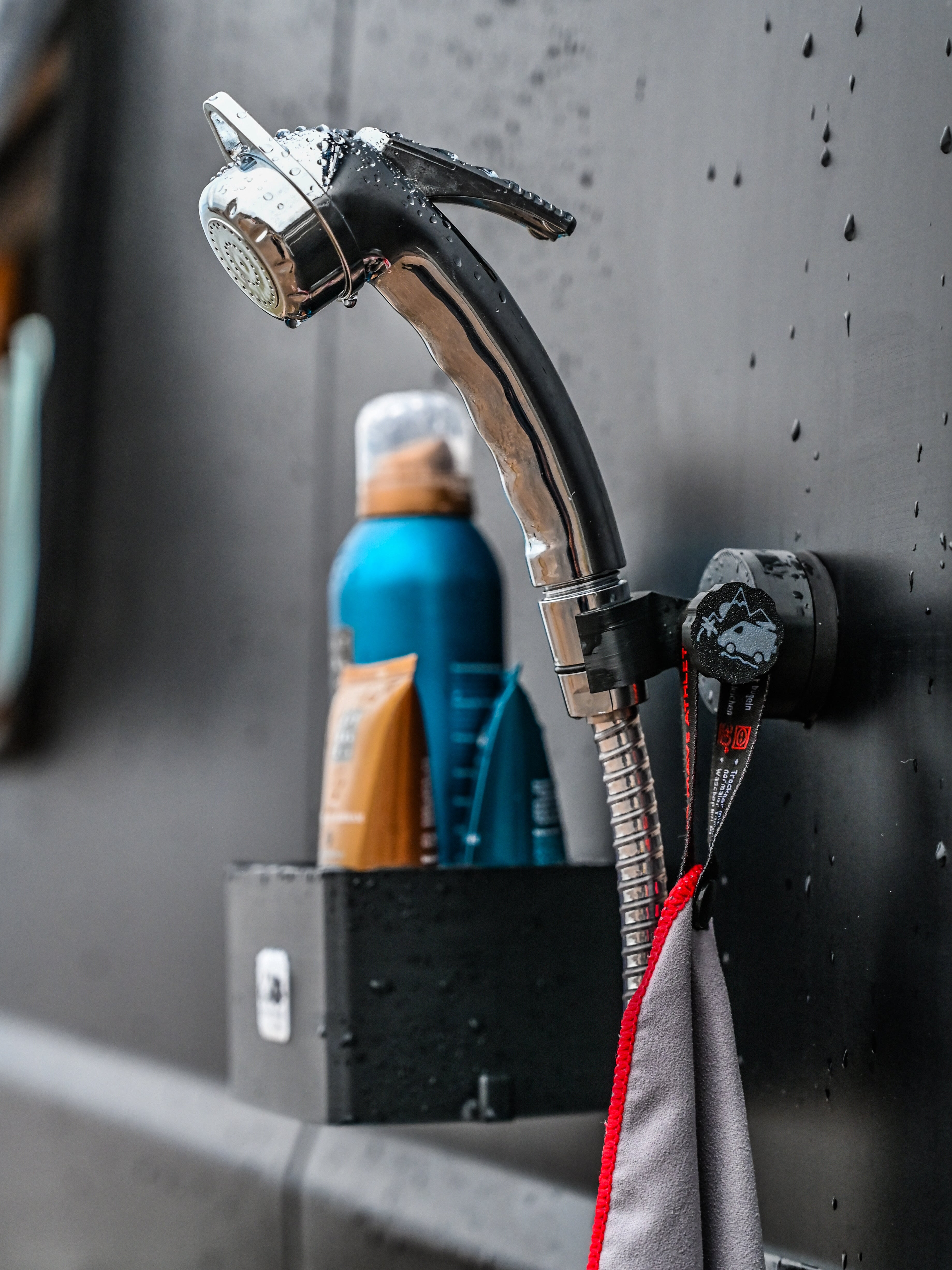 Kit supporto e cestino per doccia magnetico stampato in 3D Offrotie - Portatile per Vanlife