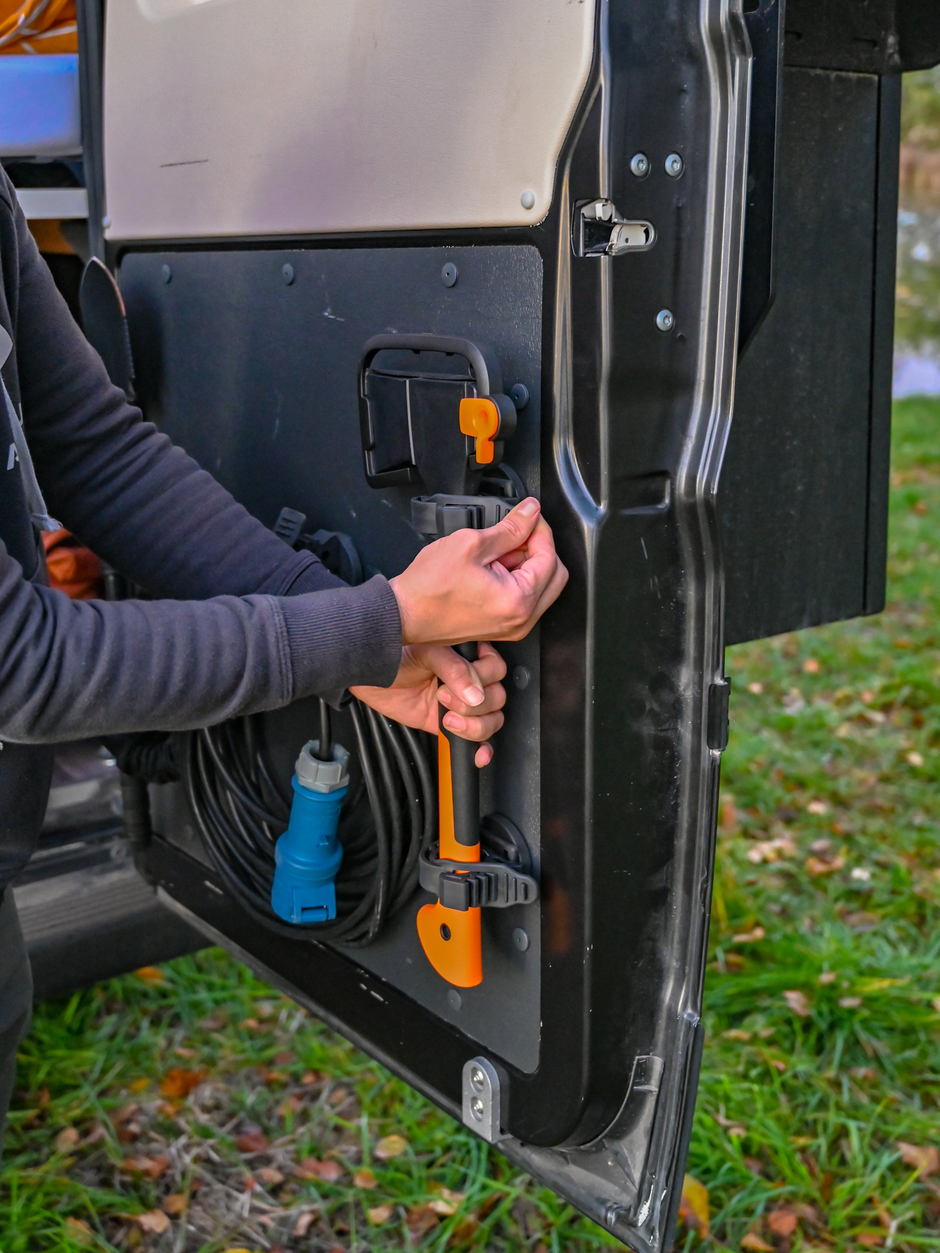 The Rubber Clamp Magnetic – Offrotie Magnet FITRUB Mounting Bracket – Vanlife and Overlander Organizer