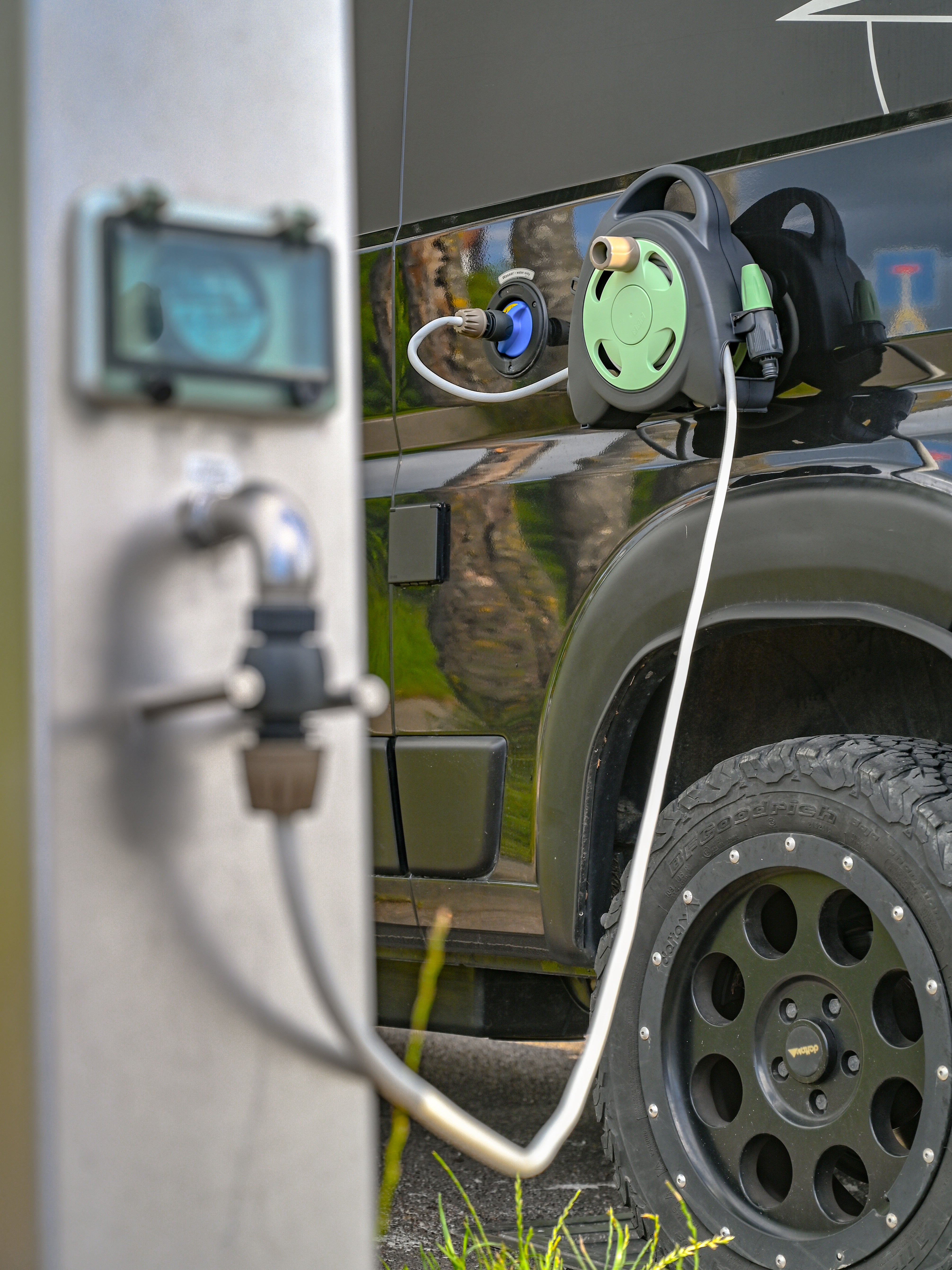 The Mini Hose Bag - Magnetic Hose Reel - Offrotie - 70% Recycled Plastic
