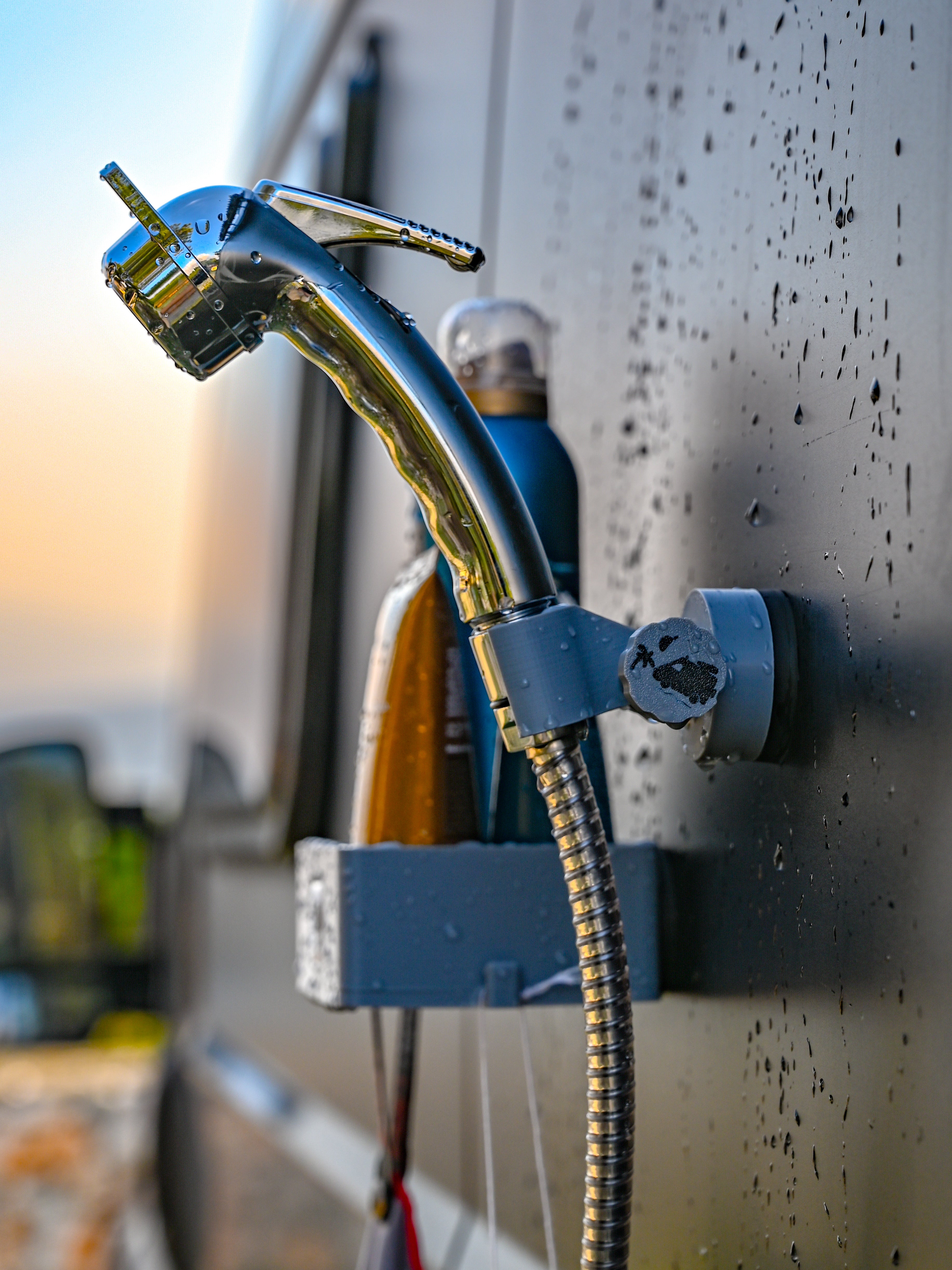 Kit supporto e cestino per doccia magnetico stampato in 3D Offrotie - Portatile per Vanlife