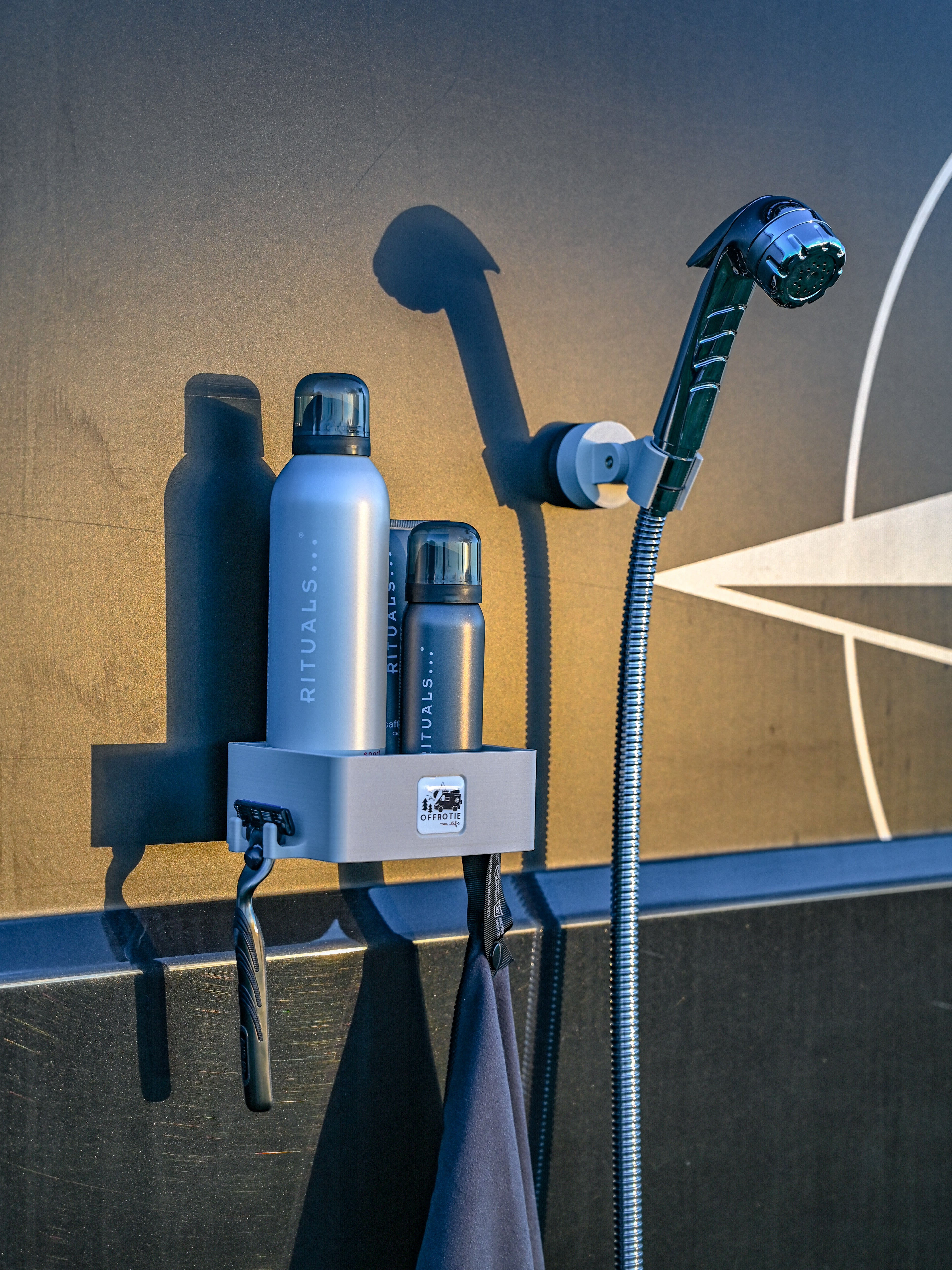 The Basket – Panier de douche magnétique – Offrotie imprimé en 3D – Portable pour Vanlife