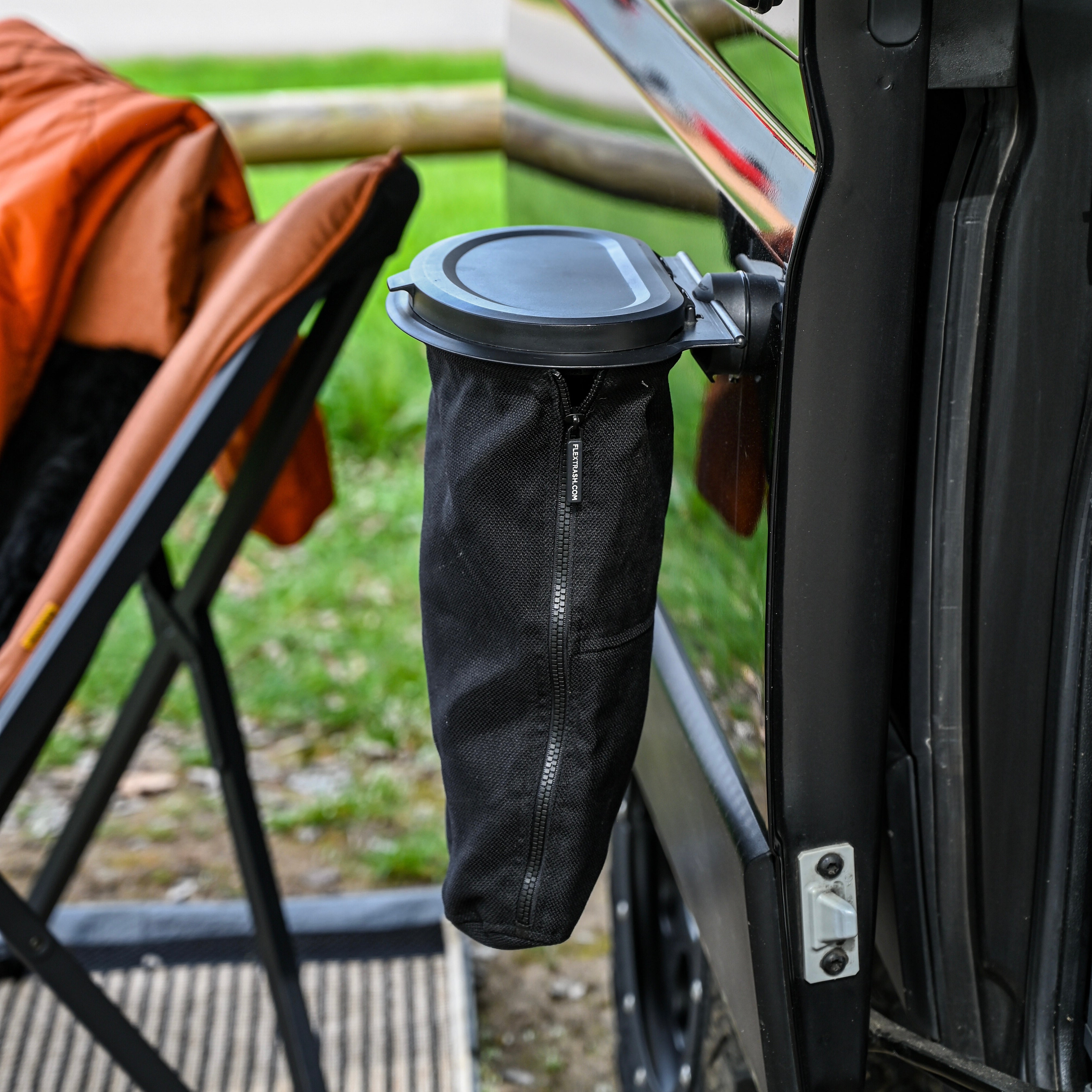 The Flextrash Waste Bin - Large 9 liters - Portable for Vanlife