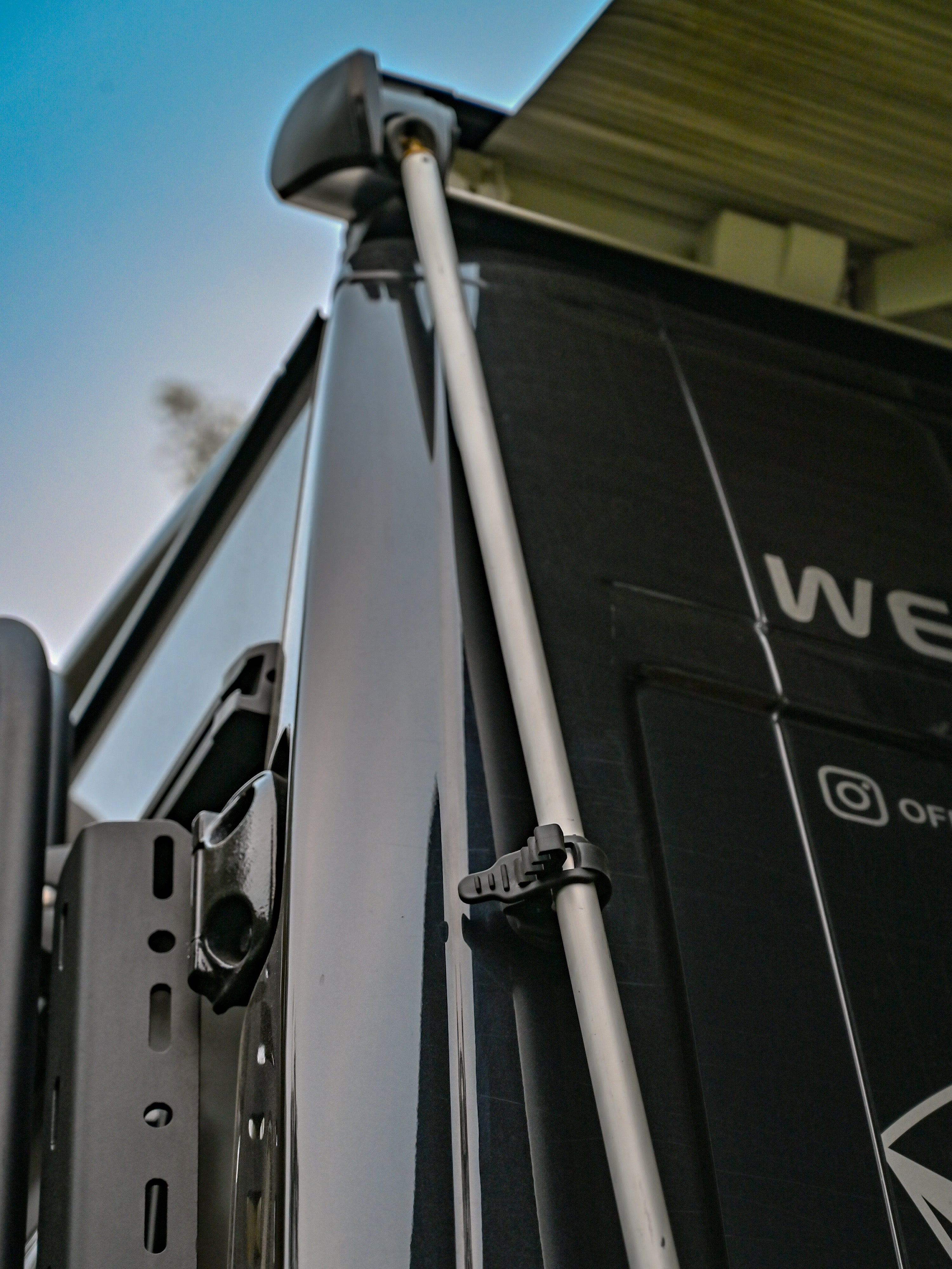 The Rubber Clamp Magnetic – Offrotie Magnet FITRUB Mounting Bracket – Vanlife and Overlander Organizer