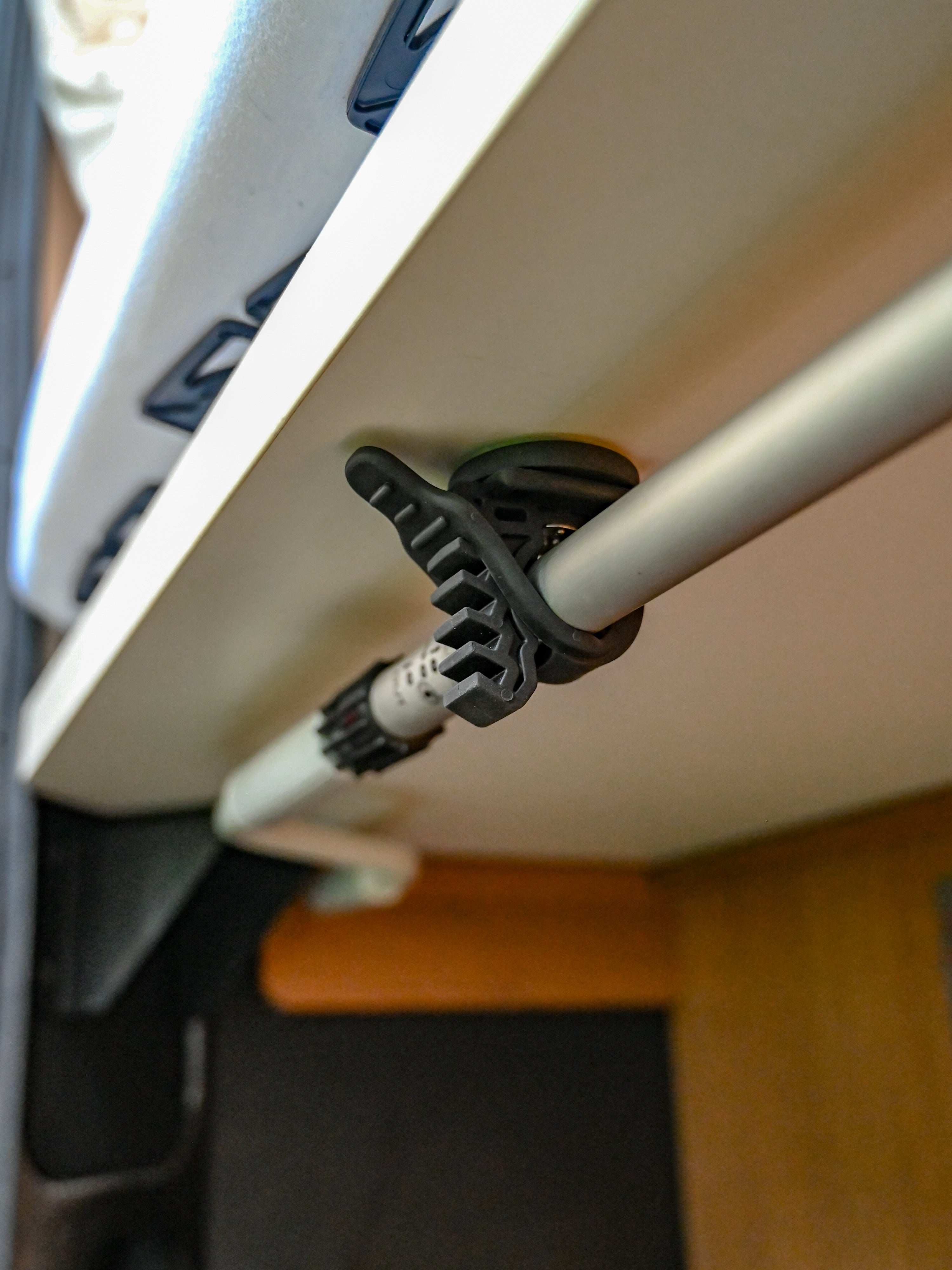 The Rubber Clamp Magnetic – Offrotie Magnet FITRUB Mounting Bracket – Vanlife and Overlander Organizer