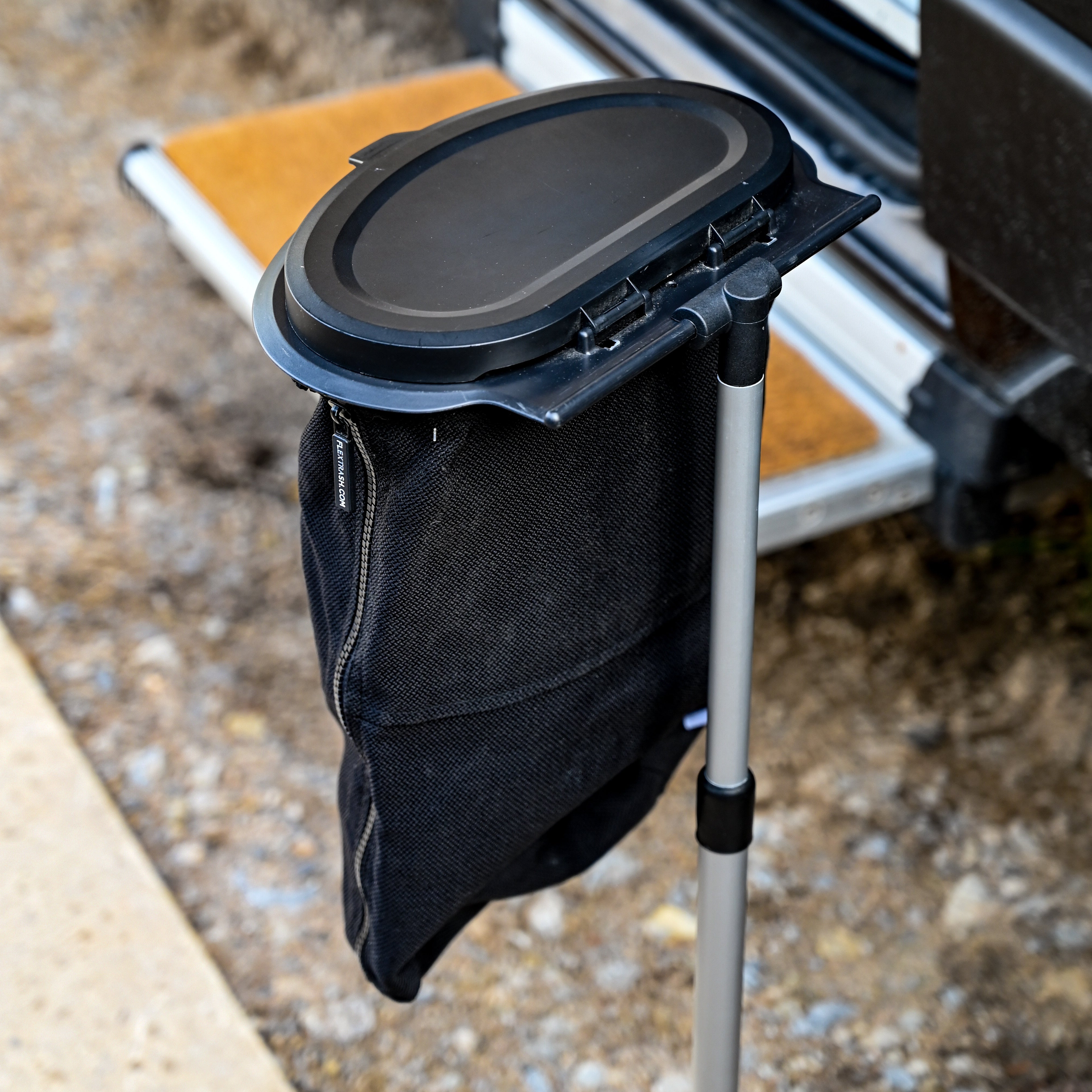 Flextrash Campstick: portátil para la vida en furgoneta