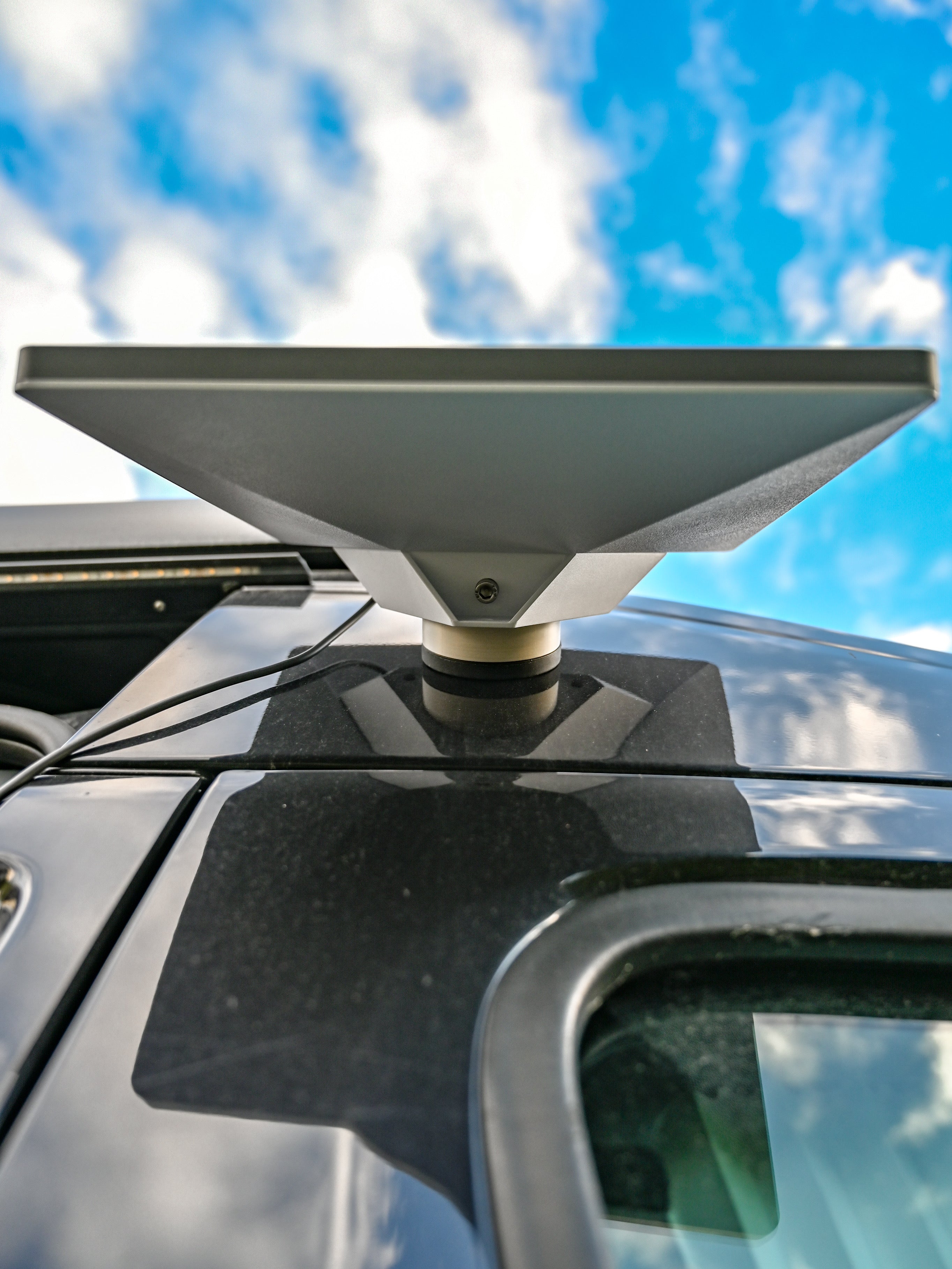Der Starlink Mini Magnethalter – Offrotie 3D gedruckt – Tragbar für Vanlife