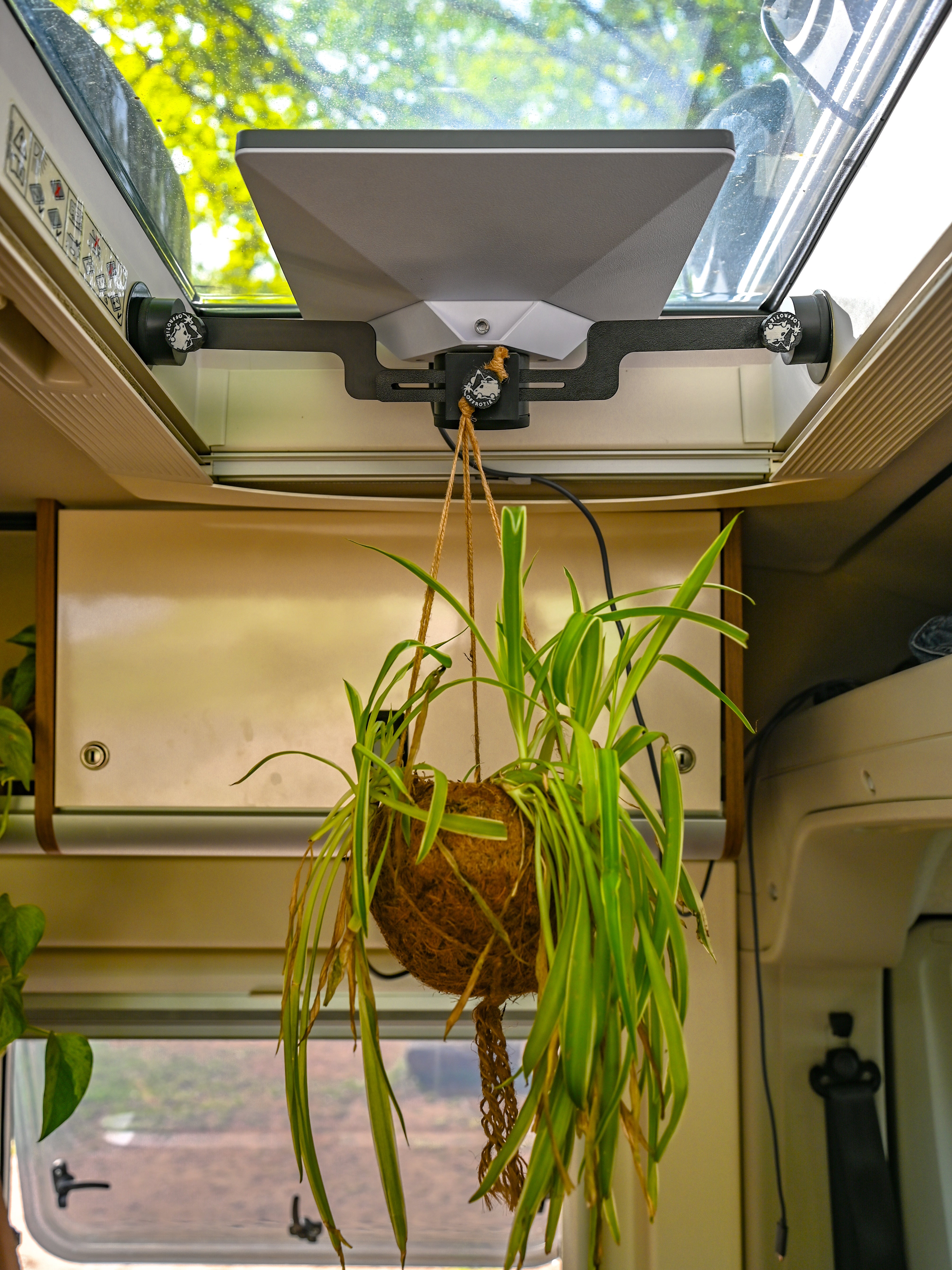 Der Starlink Mini Magnethalter – Offrotie 3D-gedruckt – Für Fahrgestell- und Dachfenstermontage