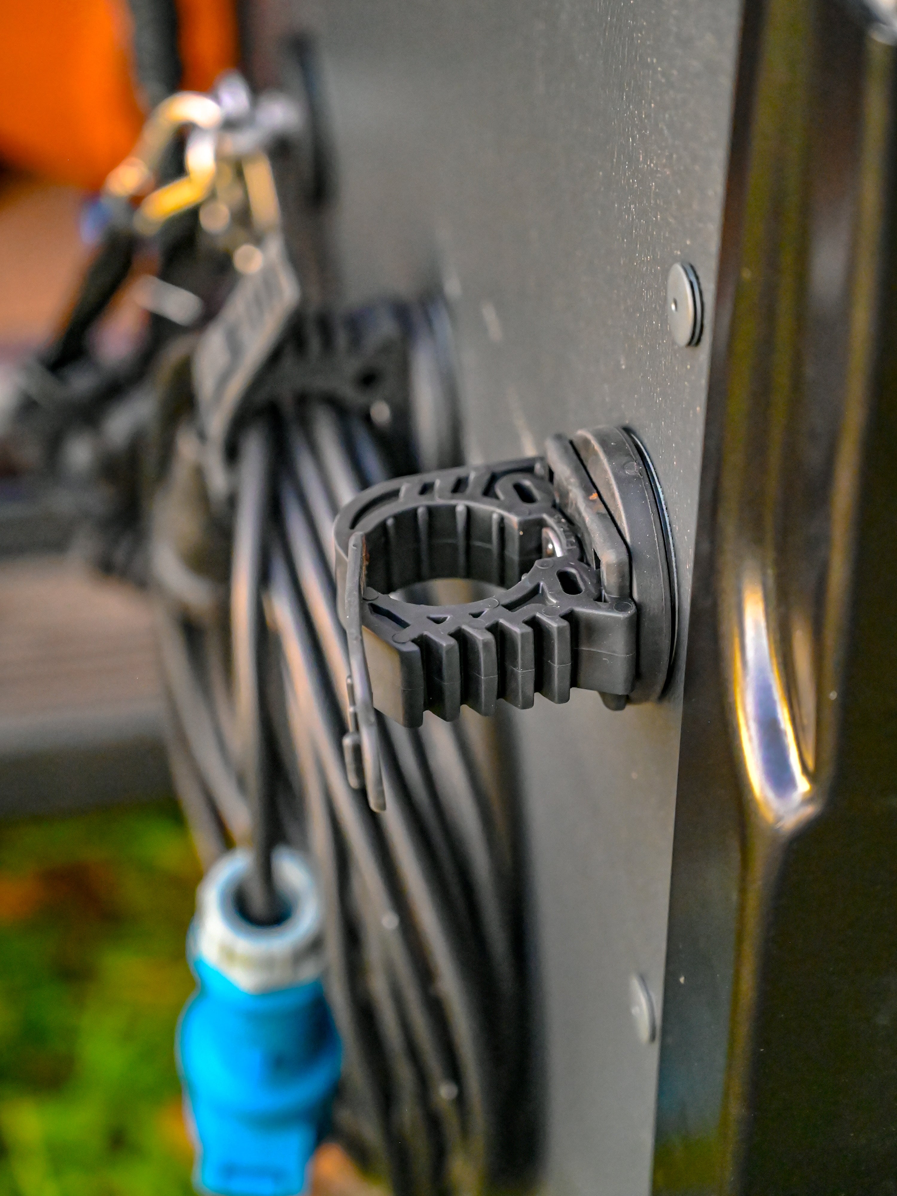 The Rubber Clamp Magnetic – Offrotie Magnet FITRUB Mounting Bracket – Vanlife and Overlander Organizer