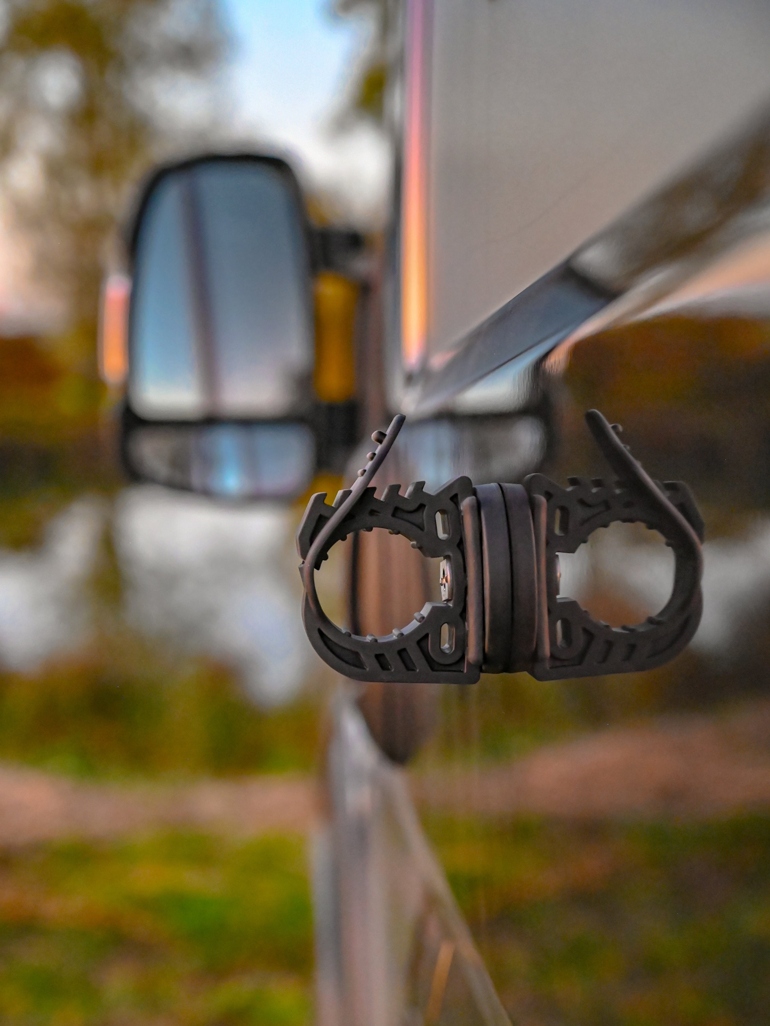 The Rubber Clamp Magnetic – Offrotie Magnet FITRUB Mounting Bracket – Vanlife and Overlander Organizer