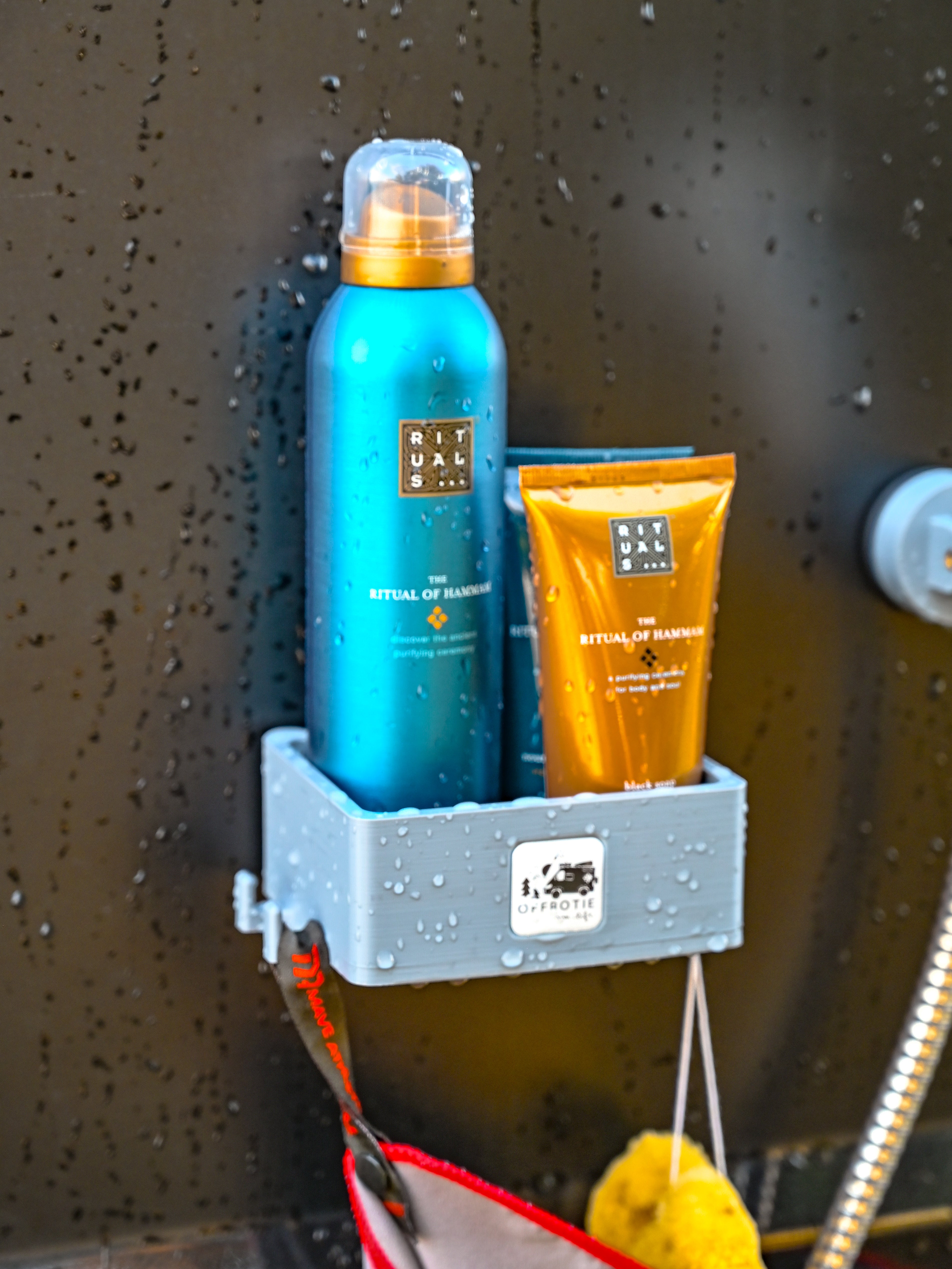 The Basket – Panier de douche magnétique – Offrotie imprimé en 3D – Portable pour Vanlife