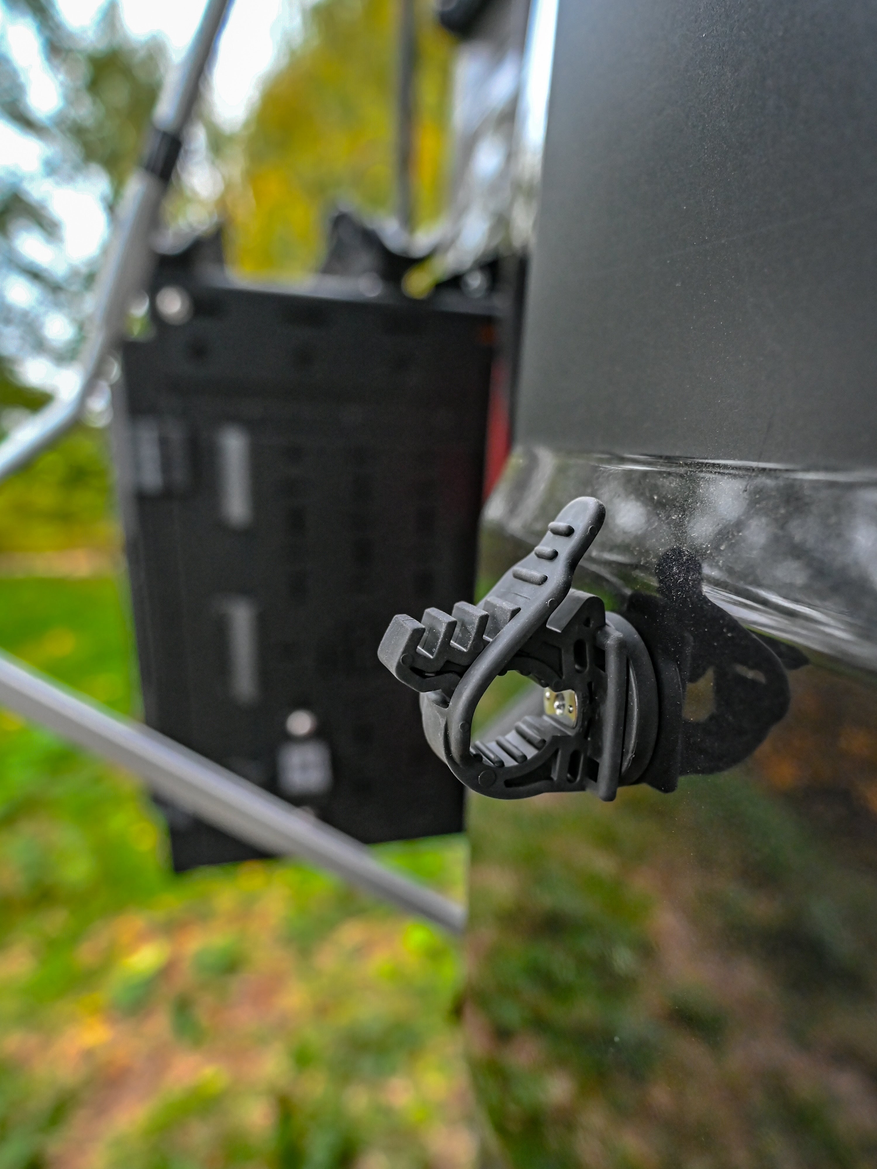 The Rubber Clamp Magnetic – Offrotie Magnet FITRUB Mounting Bracket – Vanlife and Overlander Organizer