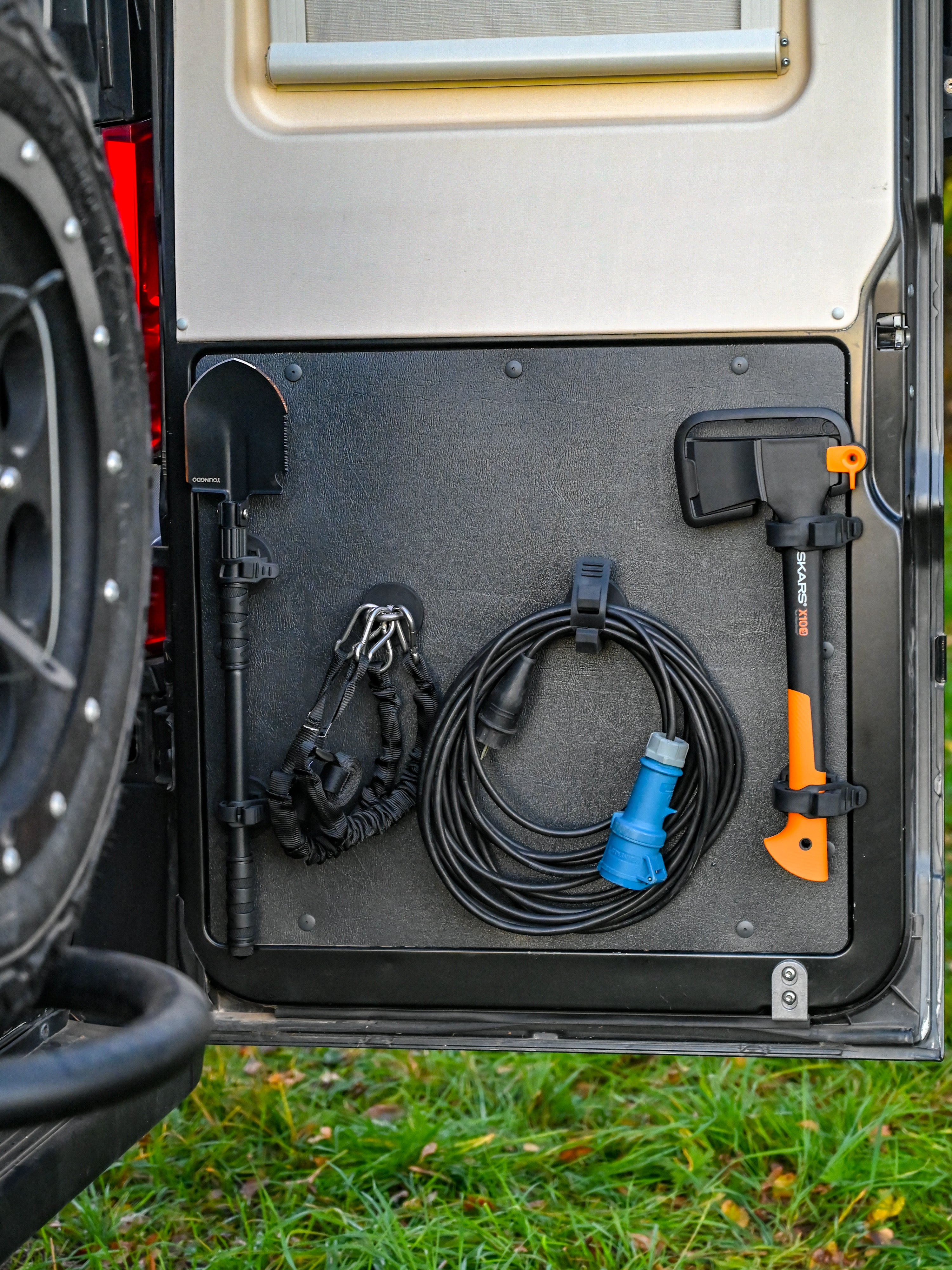 The Rubber Clamp Magnetic – Offrotie Magnet FITRUB Mounting Bracket – Vanlife and Overlander Organizer