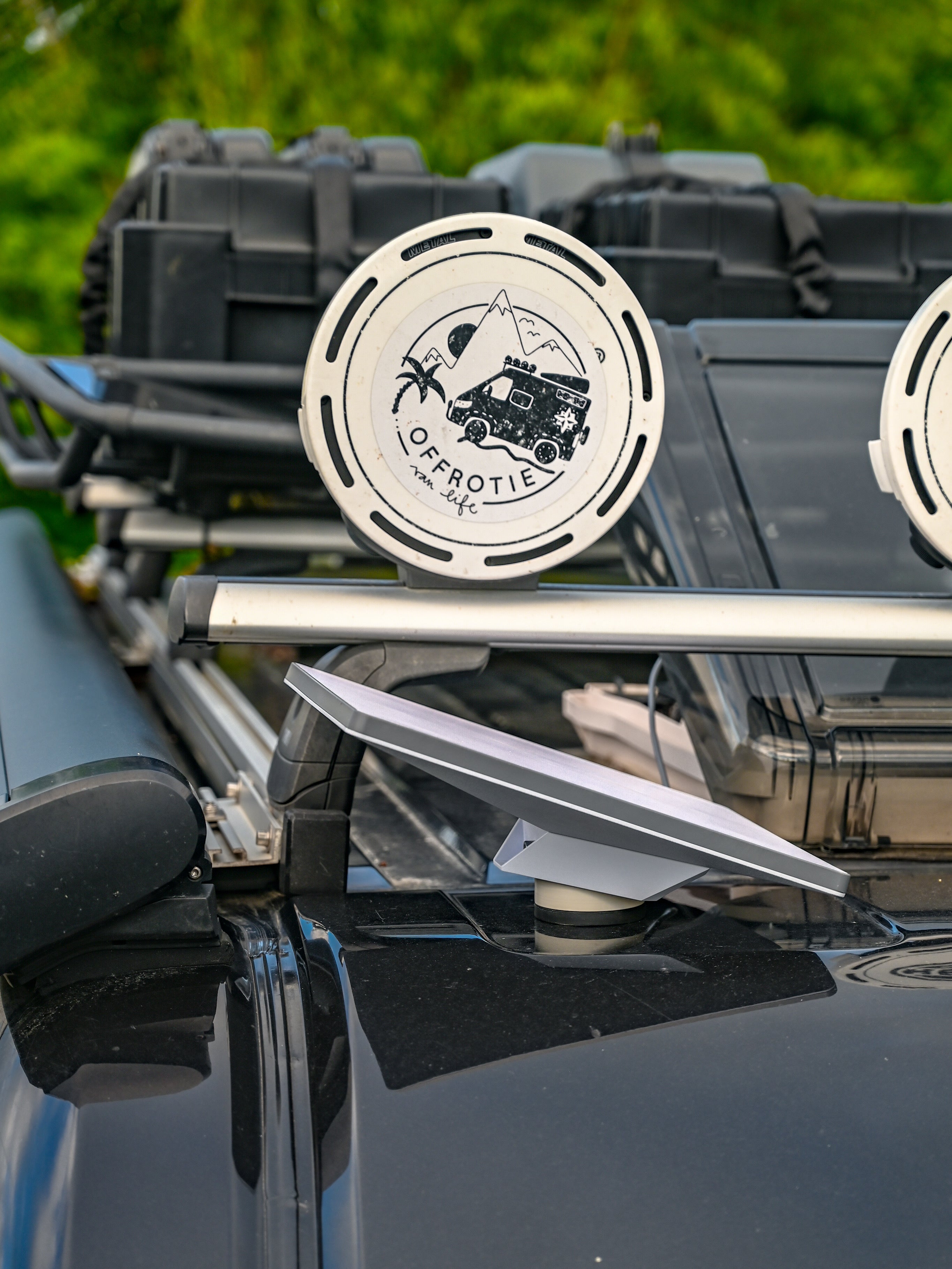 Der Starlink Mini Magnethalter – Offrotie 3D gedruckt – Tragbar für Vanlife