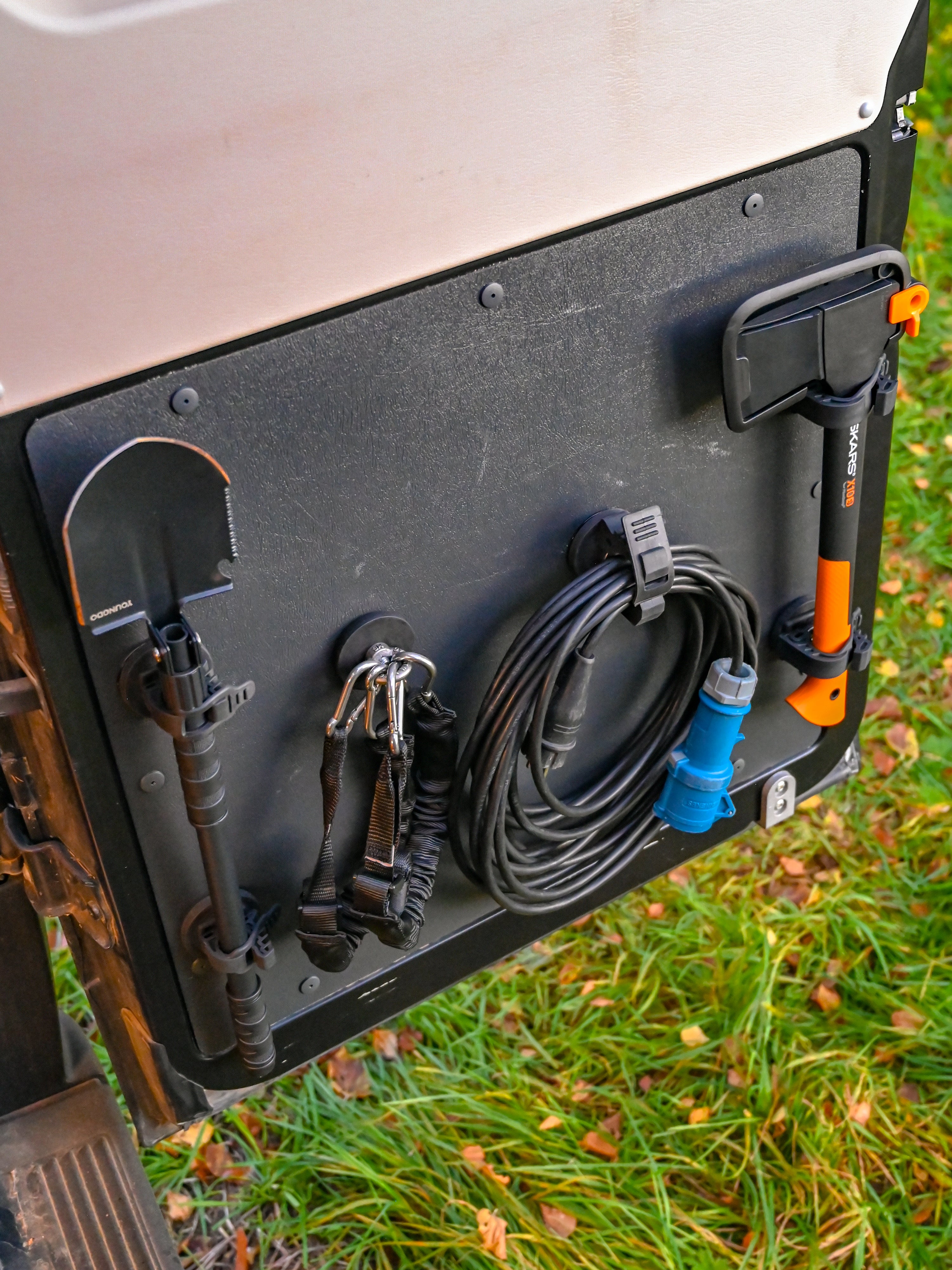The Rubber Clamp Magnetic – Offrotie Magnet FITRUB Mounting Bracket – Vanlife and Overlander Organizer