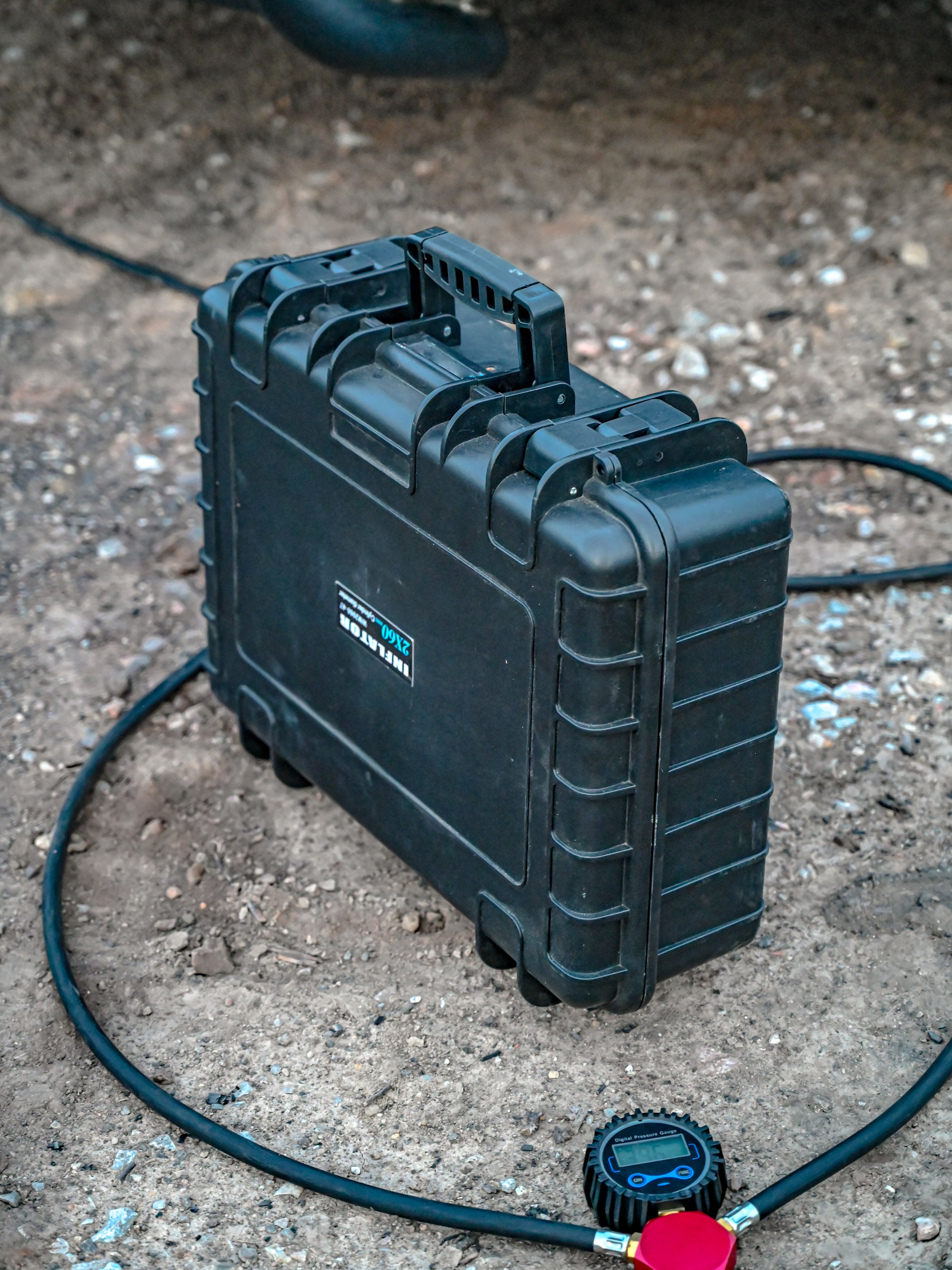 Der Luftkompressor-Hartkoffer - Günstiger tragbarer Kompressor - 300 LPM Doppelzylinder 12 V