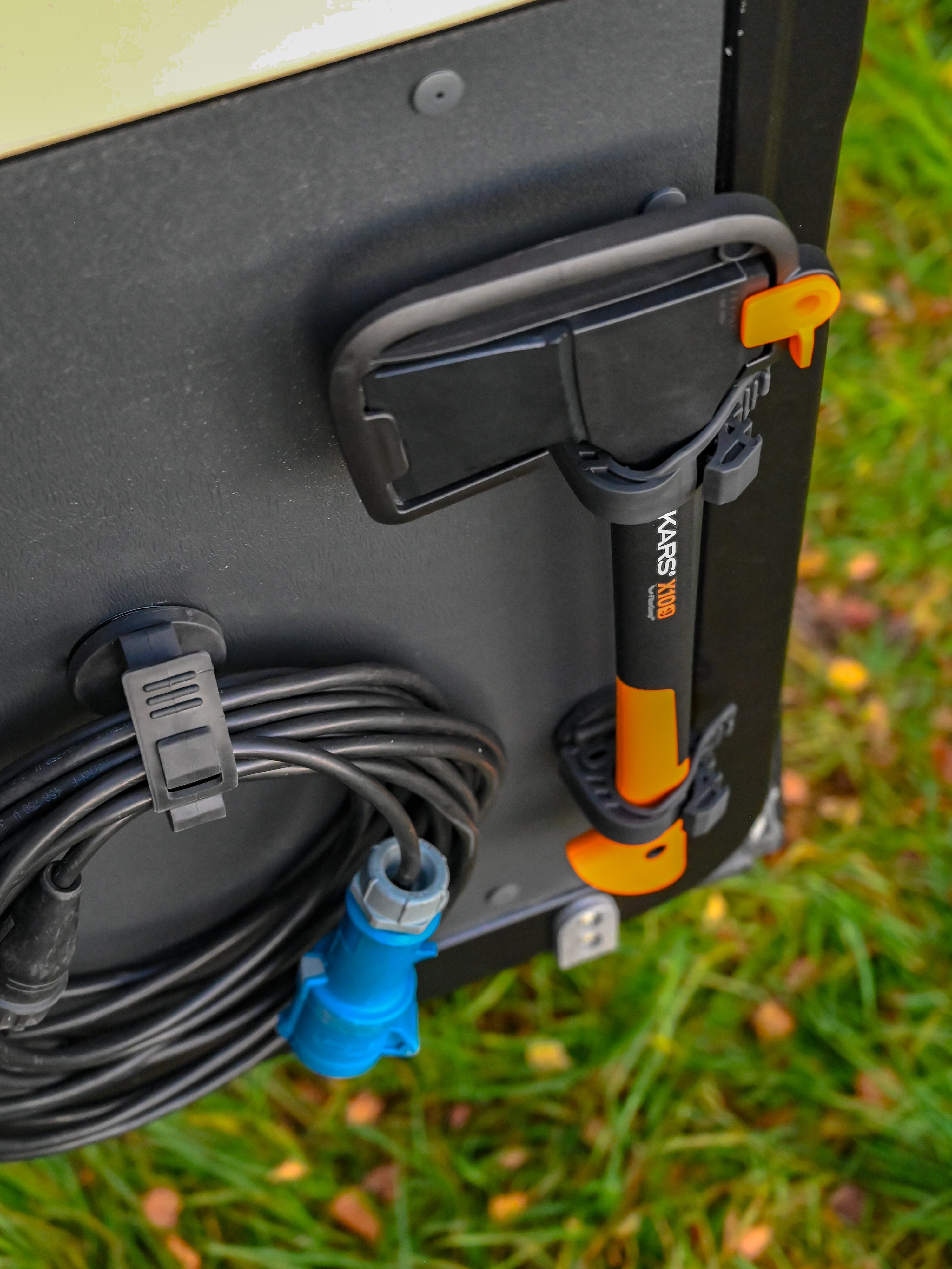 The Rubber Clamp Magnetic – Offrotie Magnet FITRUB Mounting Bracket – Vanlife and Overlander Organizer