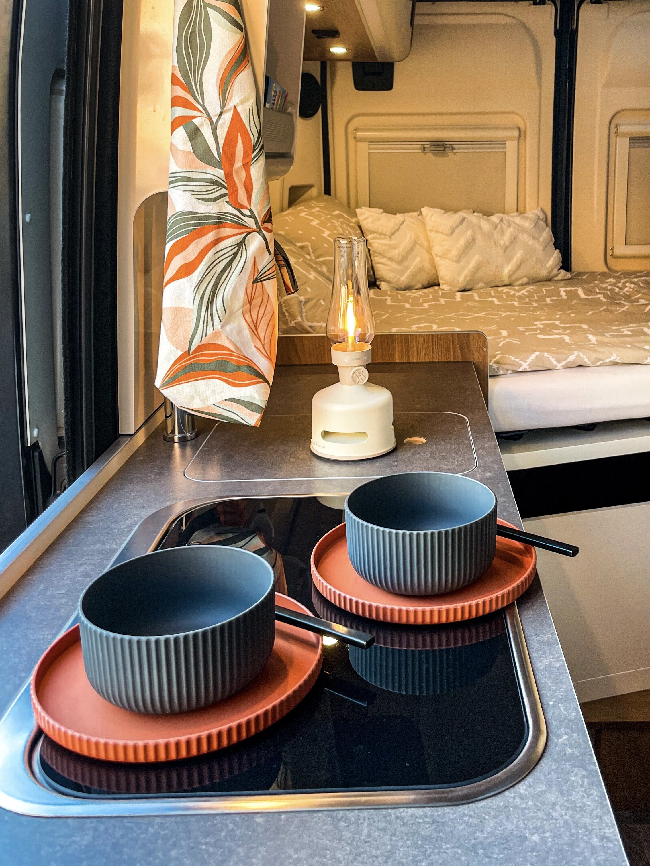 Lanterna LED con altoparlante - Alimentata a batteria - Portatile per Vanlife