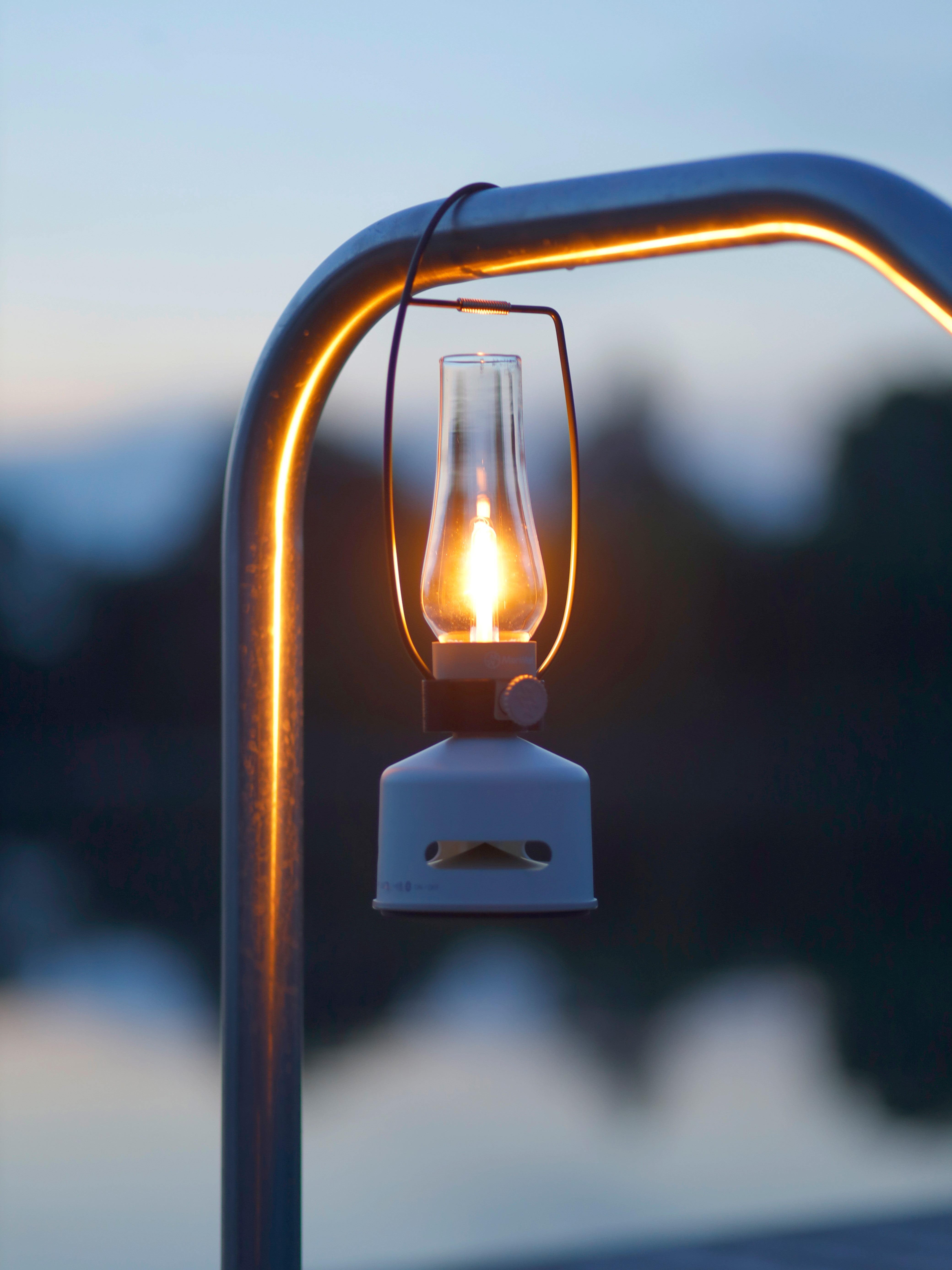 Lanterna LED con altoparlante - Alimentata a batteria - Portatile per Vanlife