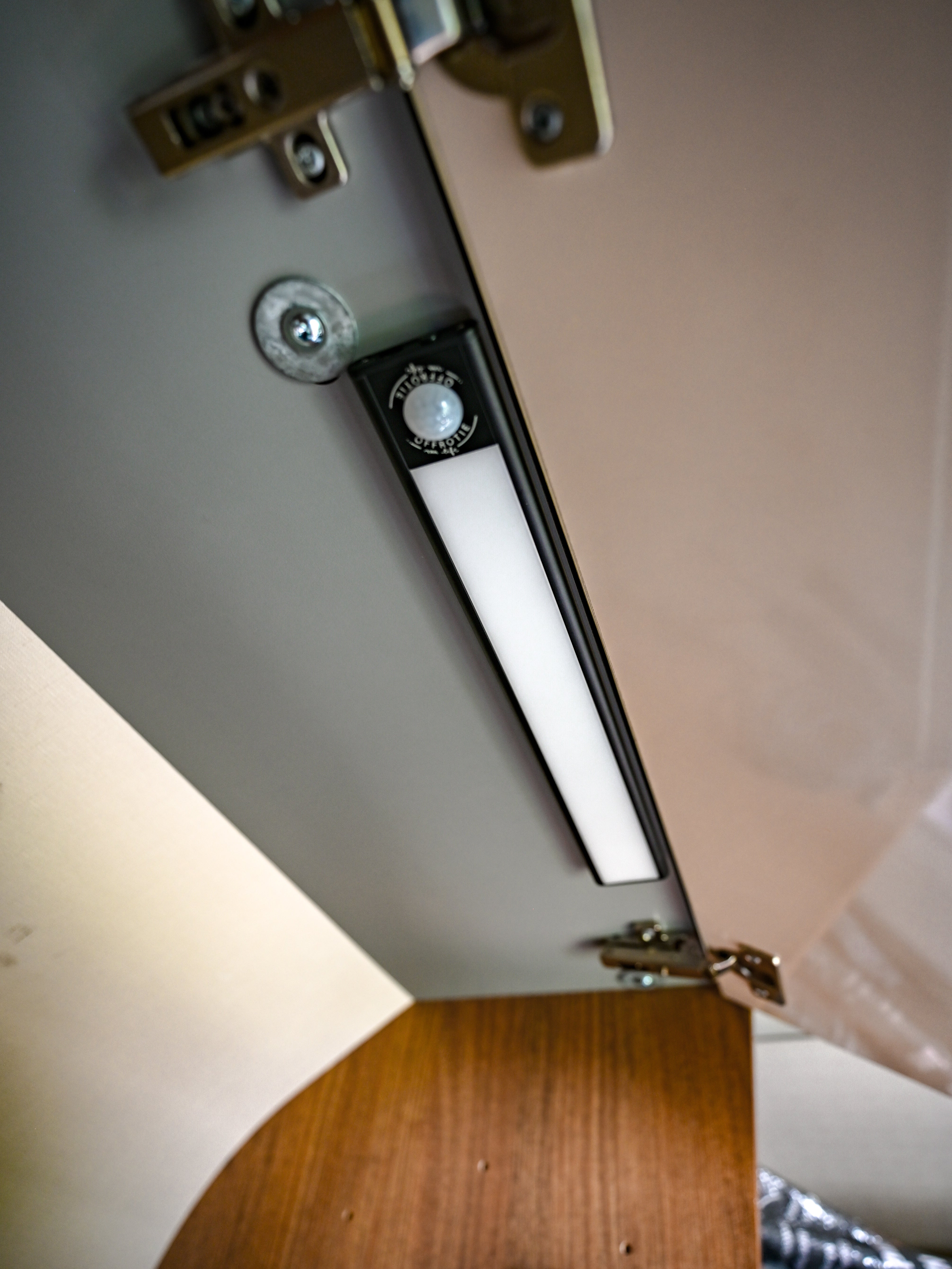 The LED Strip Magnetic - Offrotie Lamp for Cabinets Kitchen Bath - 3 Sizes | Motion Sensor | 3 Color Temperatures