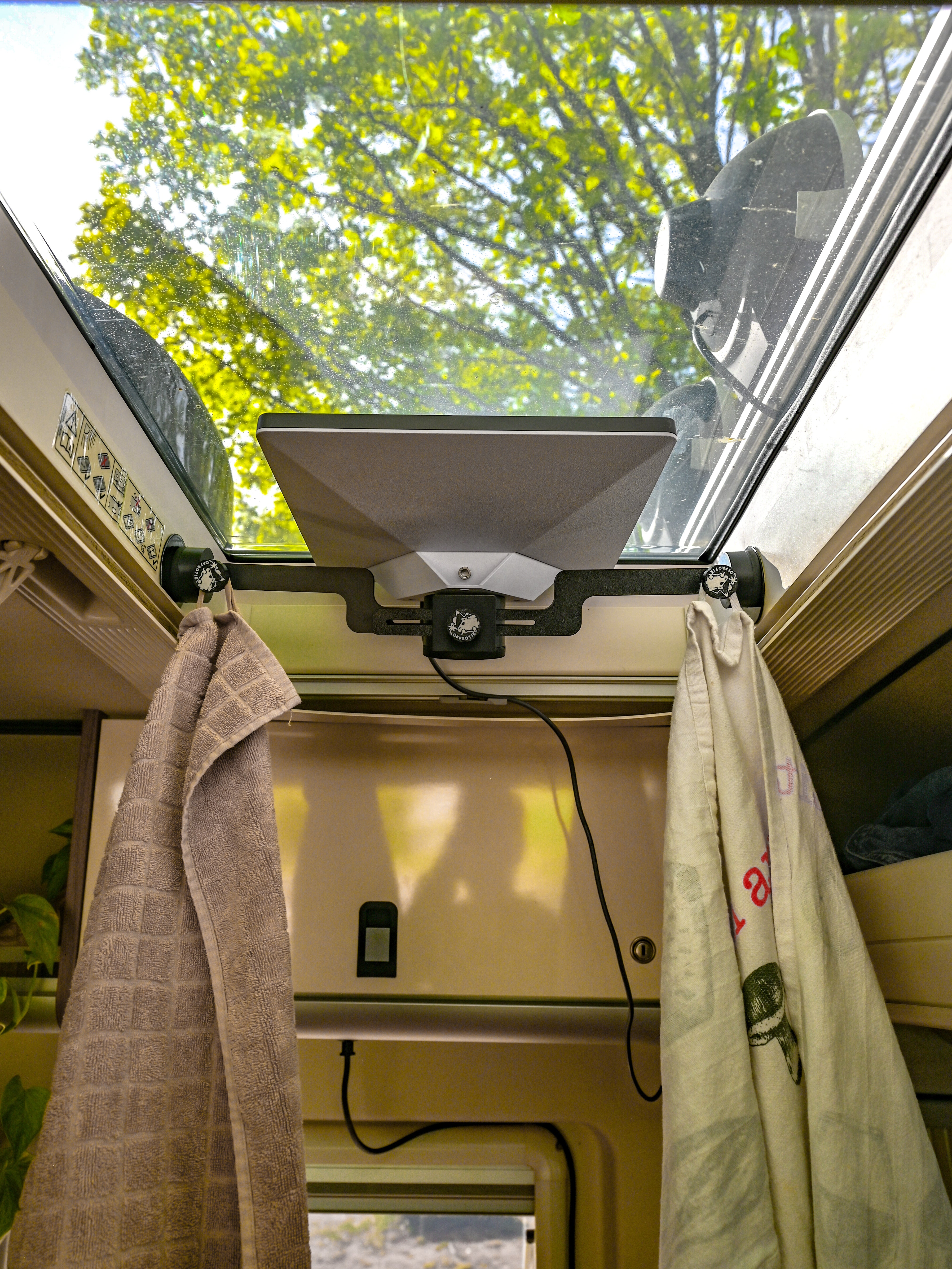 Der Starlink Mini Magnethalter – Offrotie 3D-gedruckt – Für Fahrgestell- und Dachfenstermontage