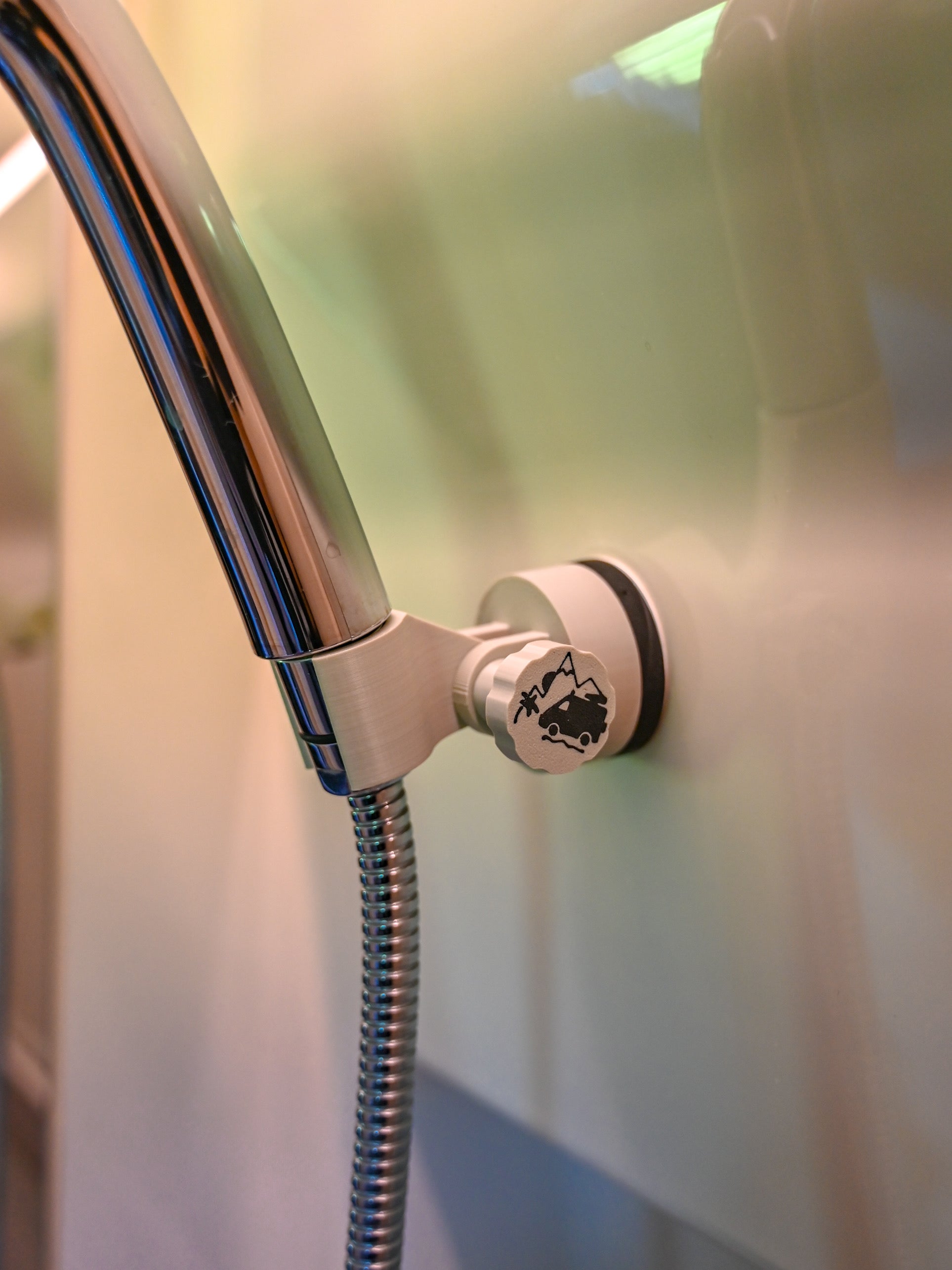 Der Duschhalter magnetisch – Offrotie 3D-gedruckt – tragbar für Vanlife 