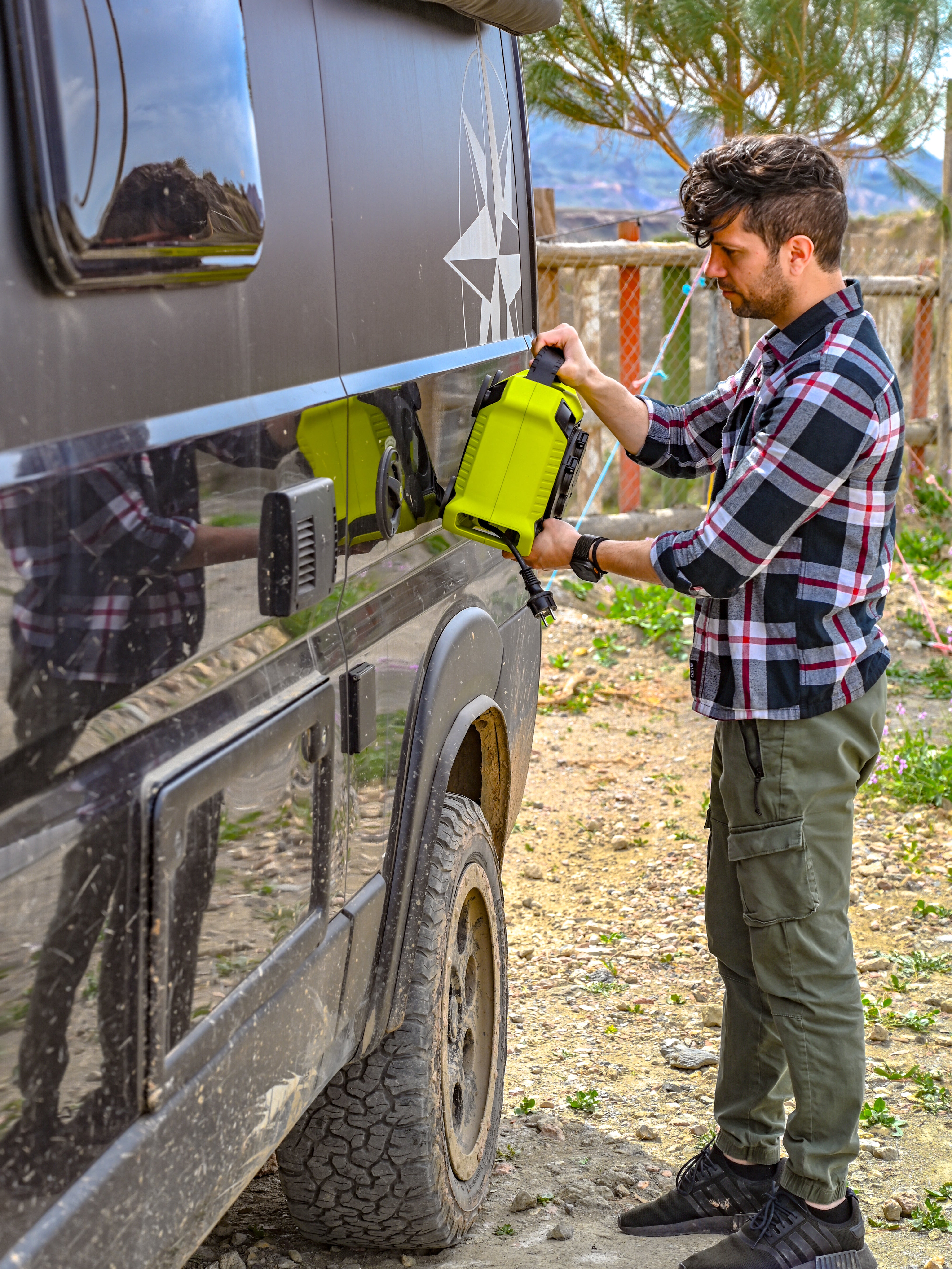 La Mini Bolsa para Cables - Carrete Magnético de Cable - Offrotie - Portátil para Vanlife