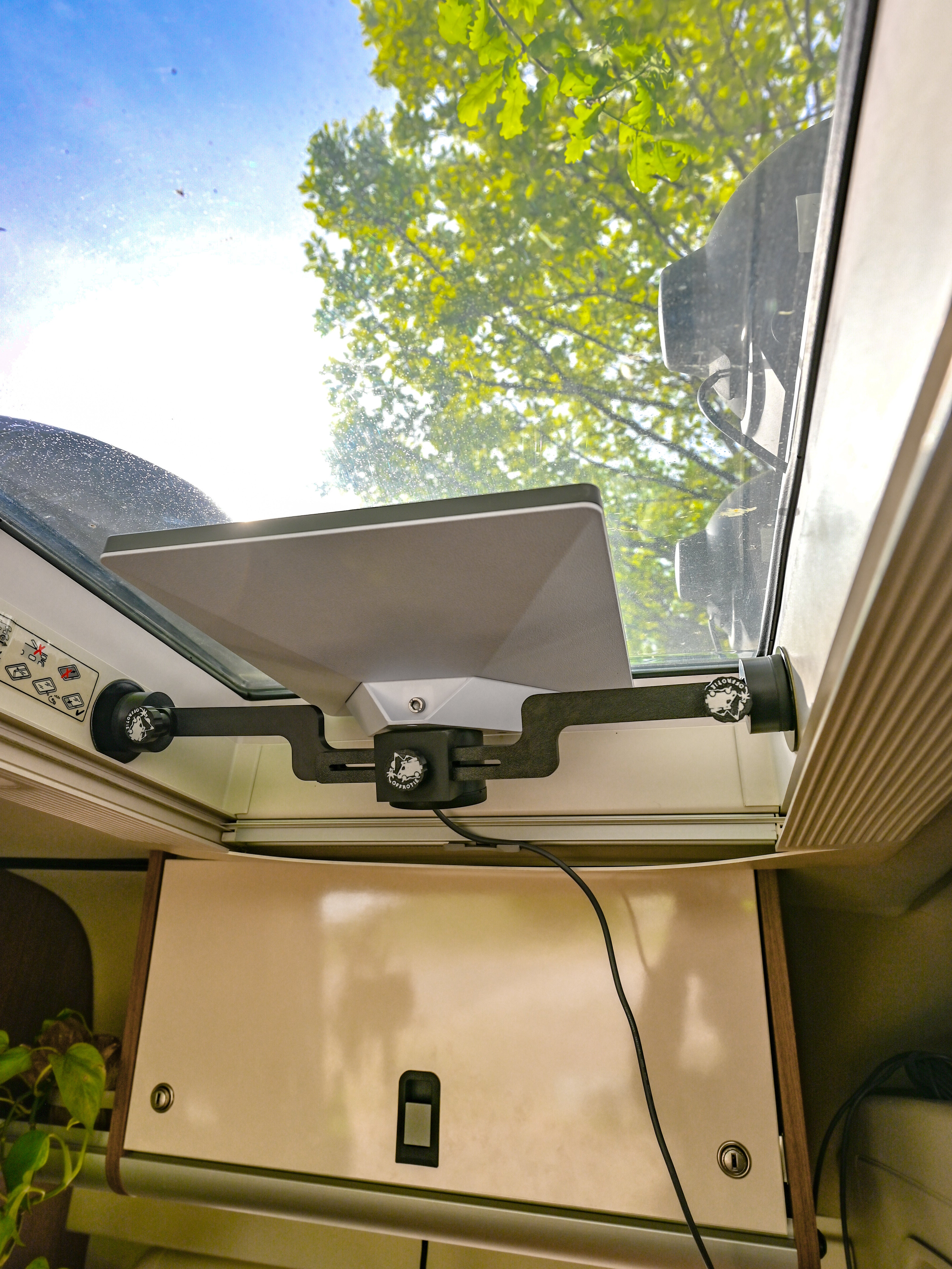 Der Starlink Mini Magnethalter – Offrotie 3D-gedruckt – Für Fahrgestell- und Dachfenstermontage
