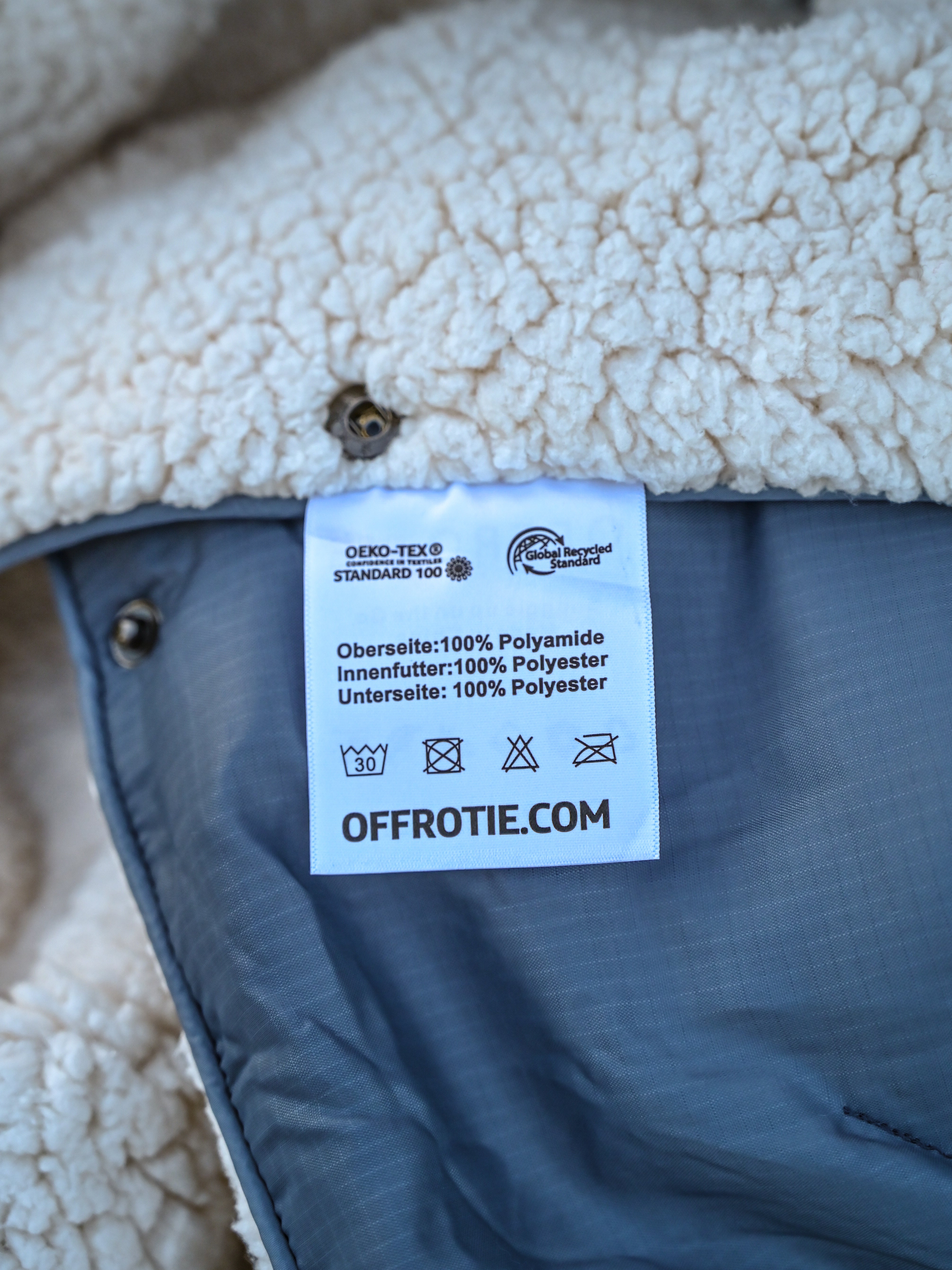 The Blanket - Cuddly and Warm - Soft and Sustainable - Offrotie