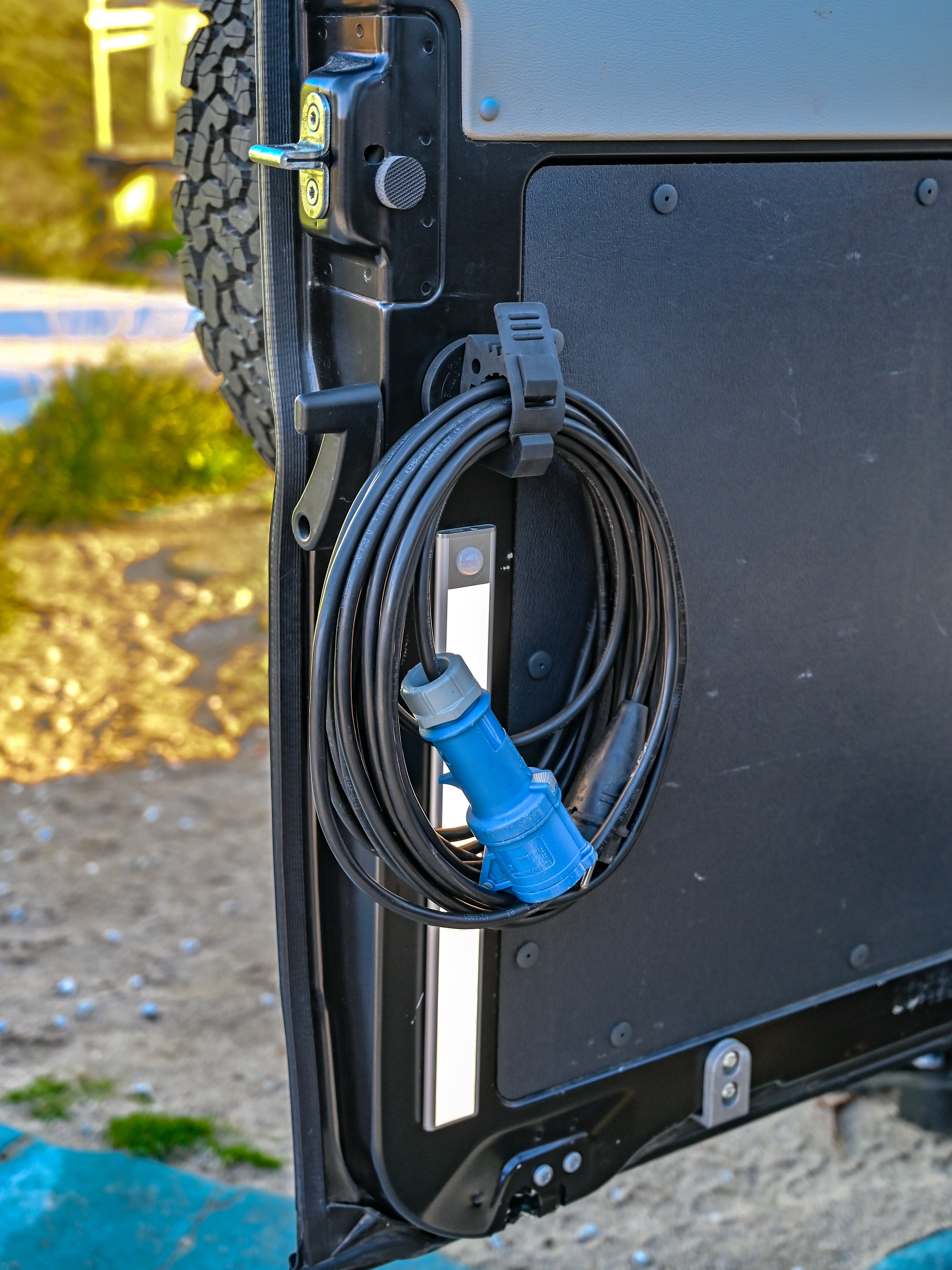 Die Gummiklemme Magnetisch – Offrotie Magnet FITRUB Montagehalterung – Vanlife und Overlander Organizer