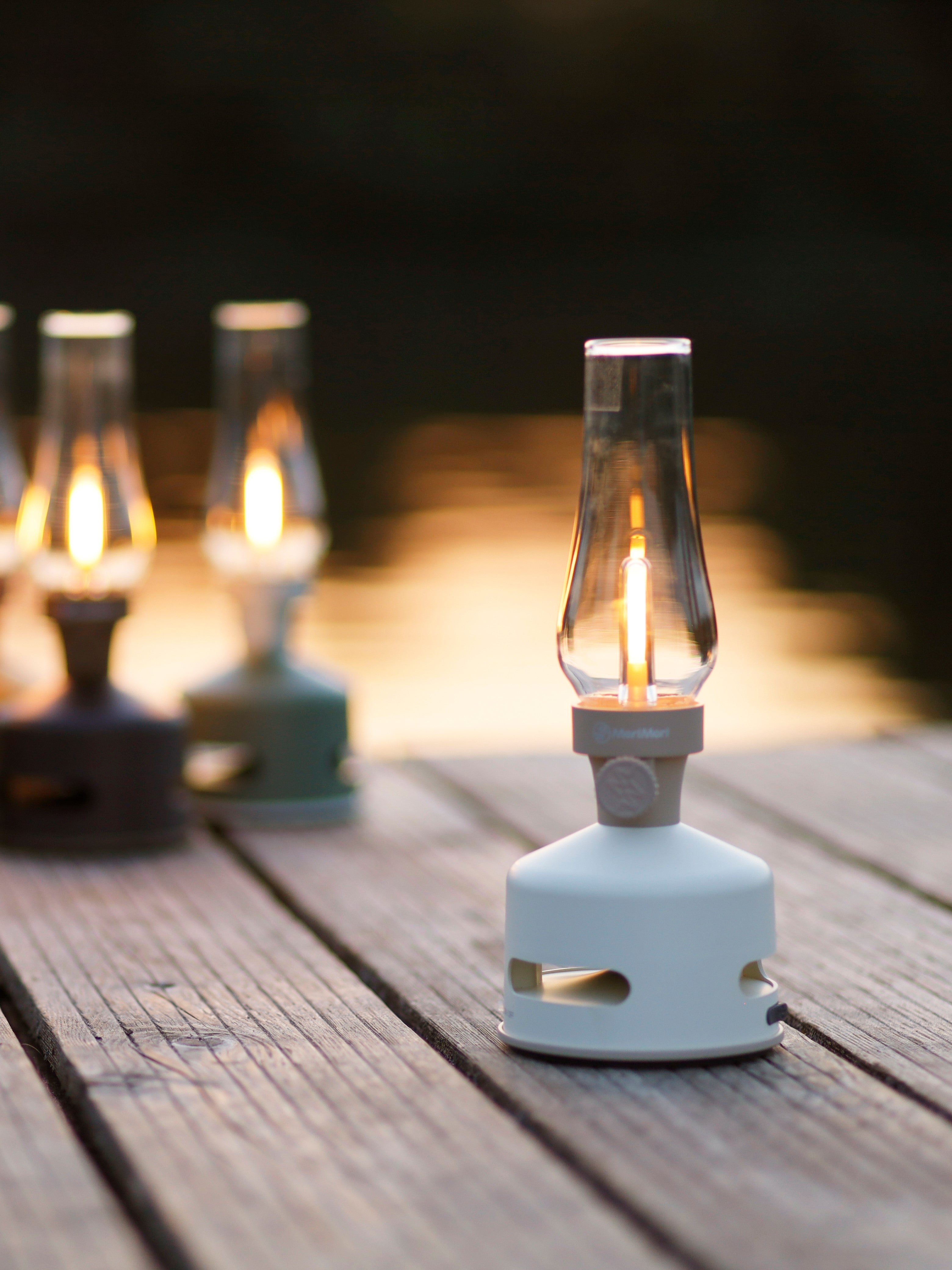 La lanterne LED avec haut-parleur - Alimentée par batterie - Portable pour Vanlife