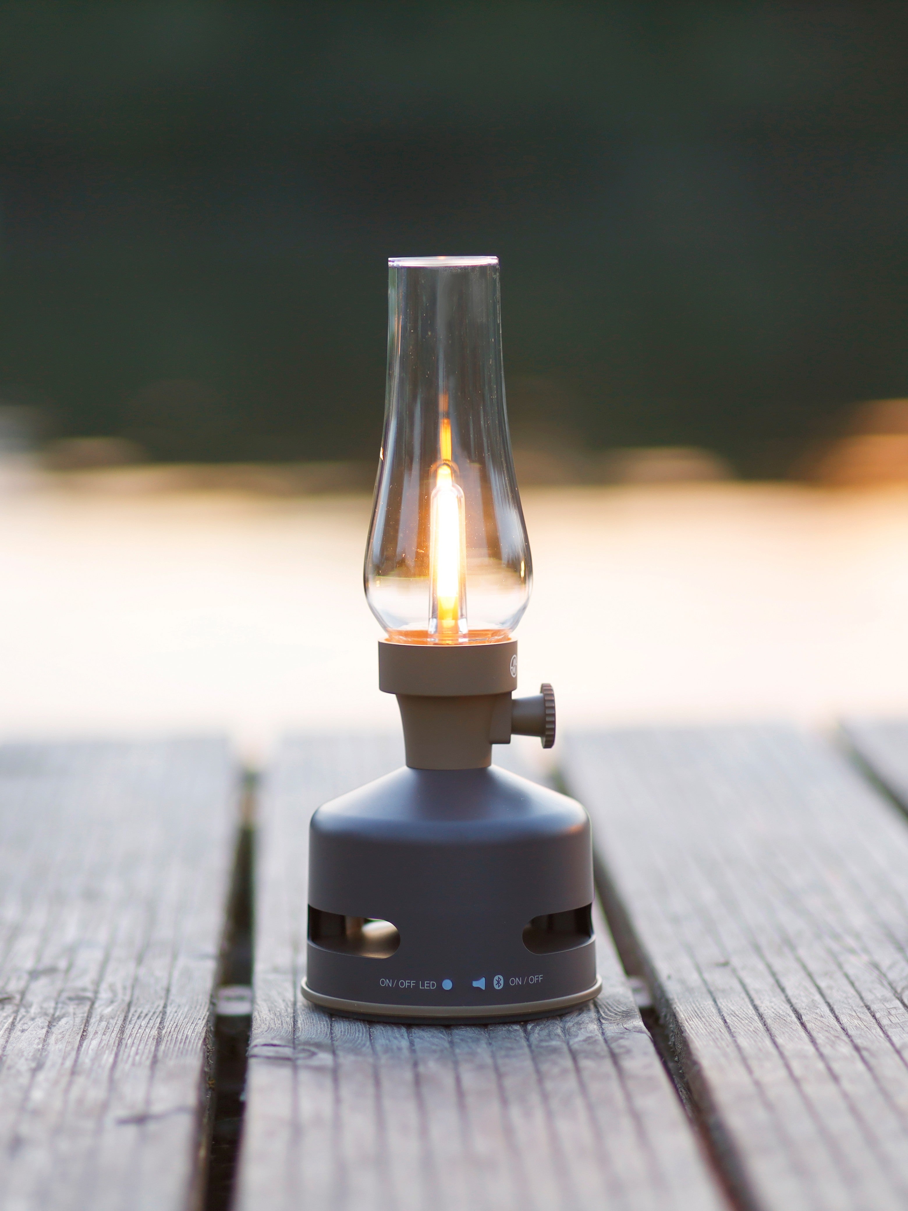 La lanterne LED avec haut-parleur - Alimentée par batterie - Portable pour Vanlife