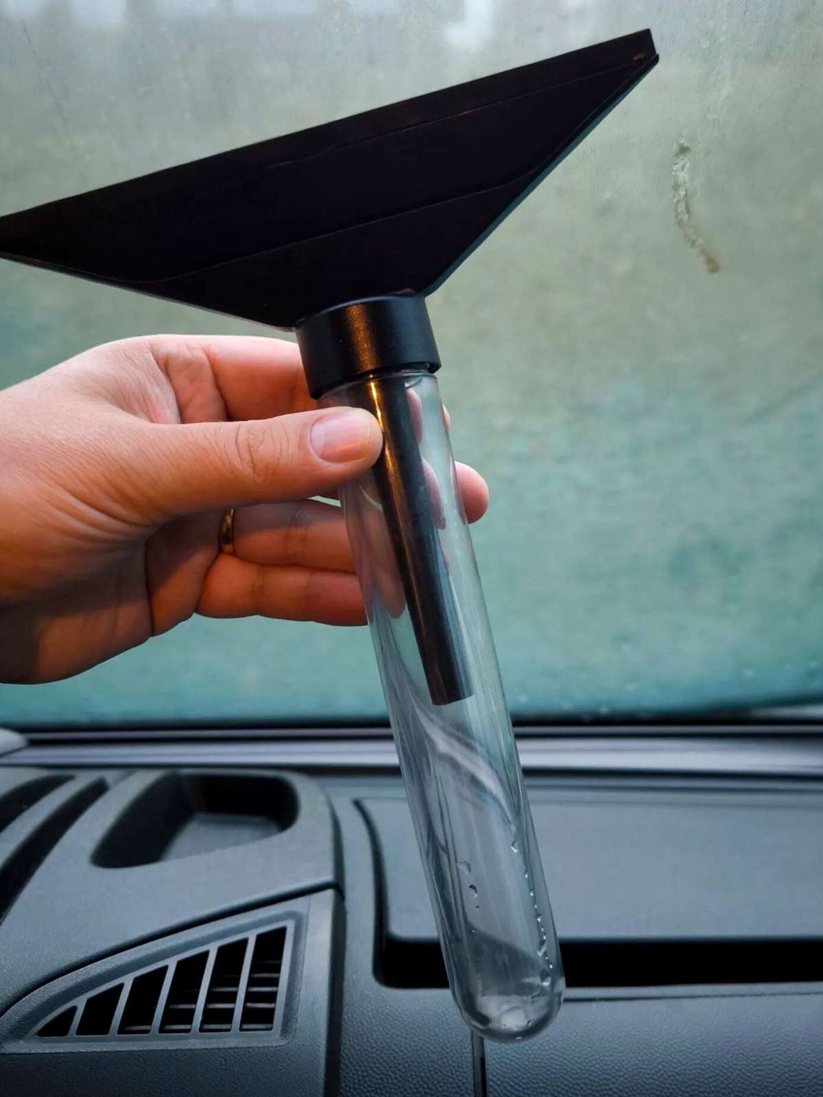 La Raclette anti-condensation pour pare-brise – Réservoir d’eau dans le manche – Fourgonnette | Camping-car | Voiture